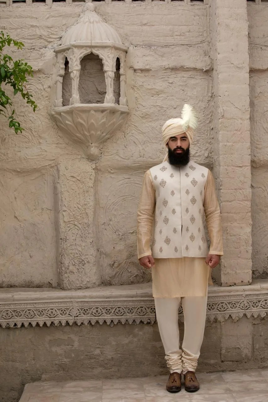 Off-White Embroidered Silk-Blend Waistcoat Kurta (3-Piece) - Image 4