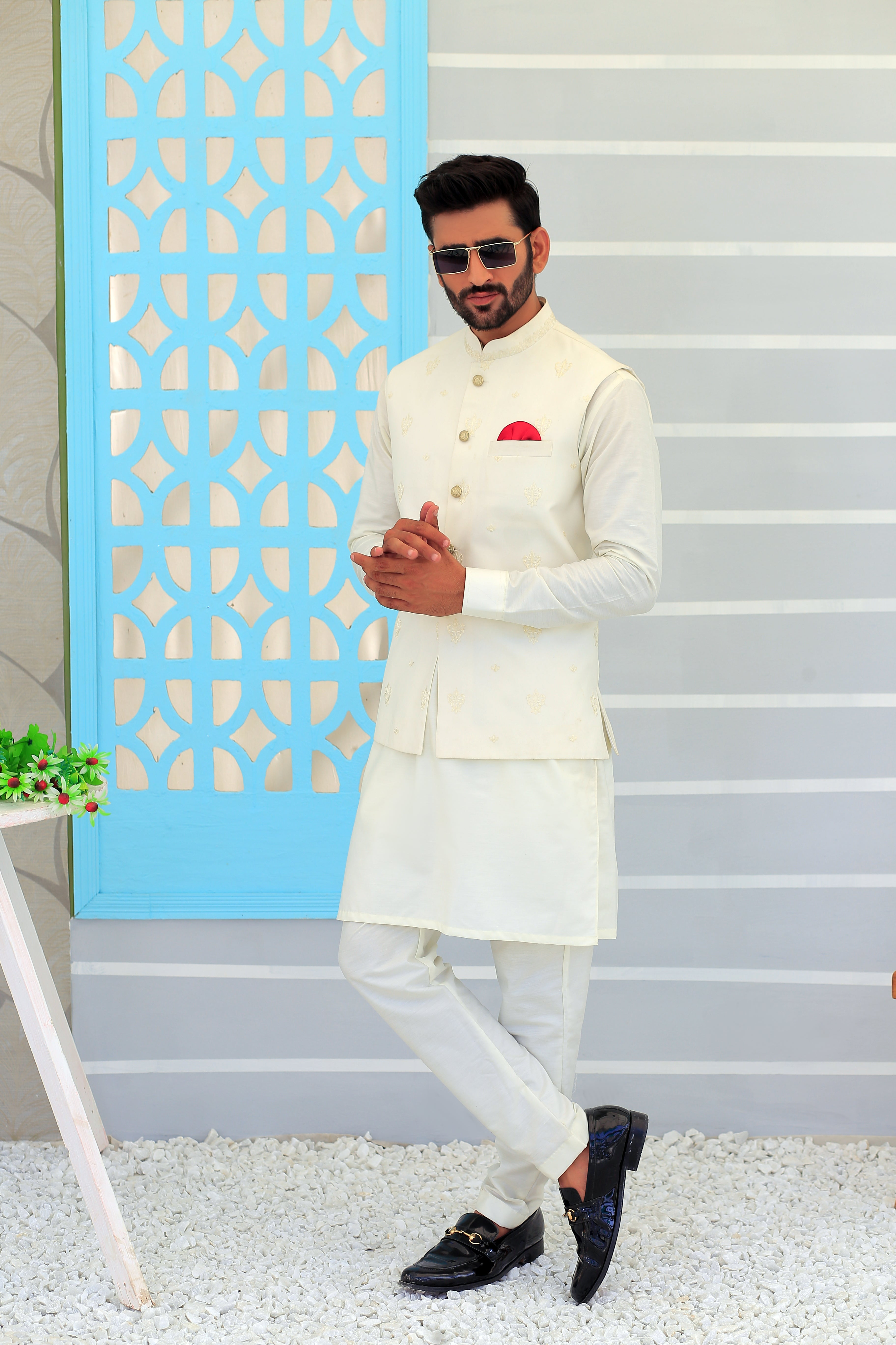Off White Embroidered Silk-Blend Waistcoat Kurta (3-Piece) - Image 3