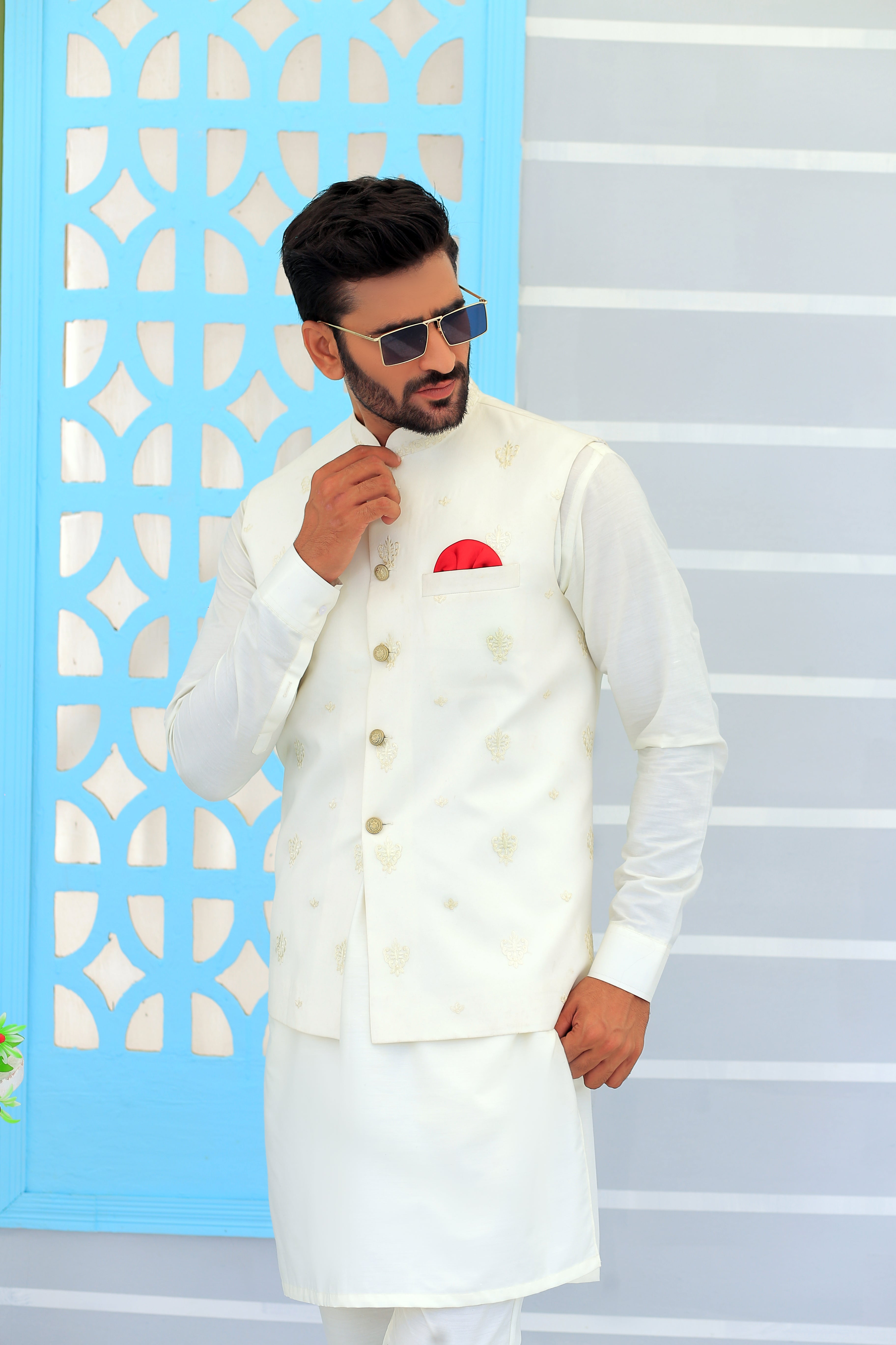 Off White Embroidered Silk-Blend Waistcoat Kurta (3-Piece) - Image 4