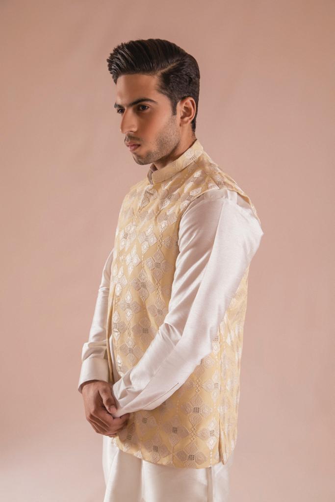 Off-White Embroidered Silk Waistcoat Kurta Set (3-Piece) - Image 4