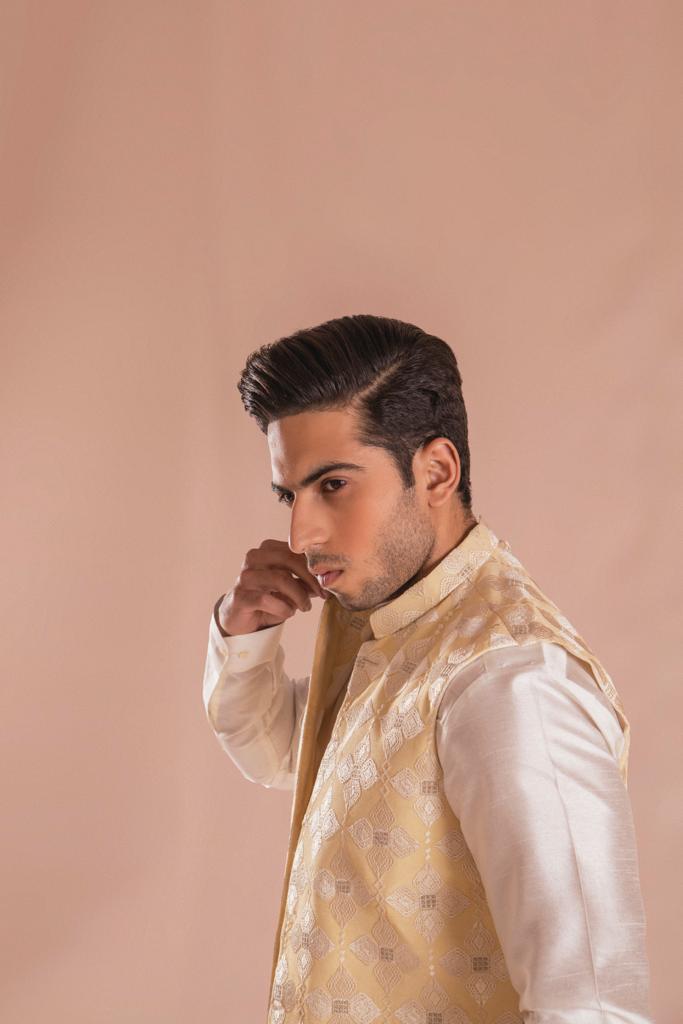 Off-White Embroidered Silk Waistcoat Kurta (3-Piece) - Image 2