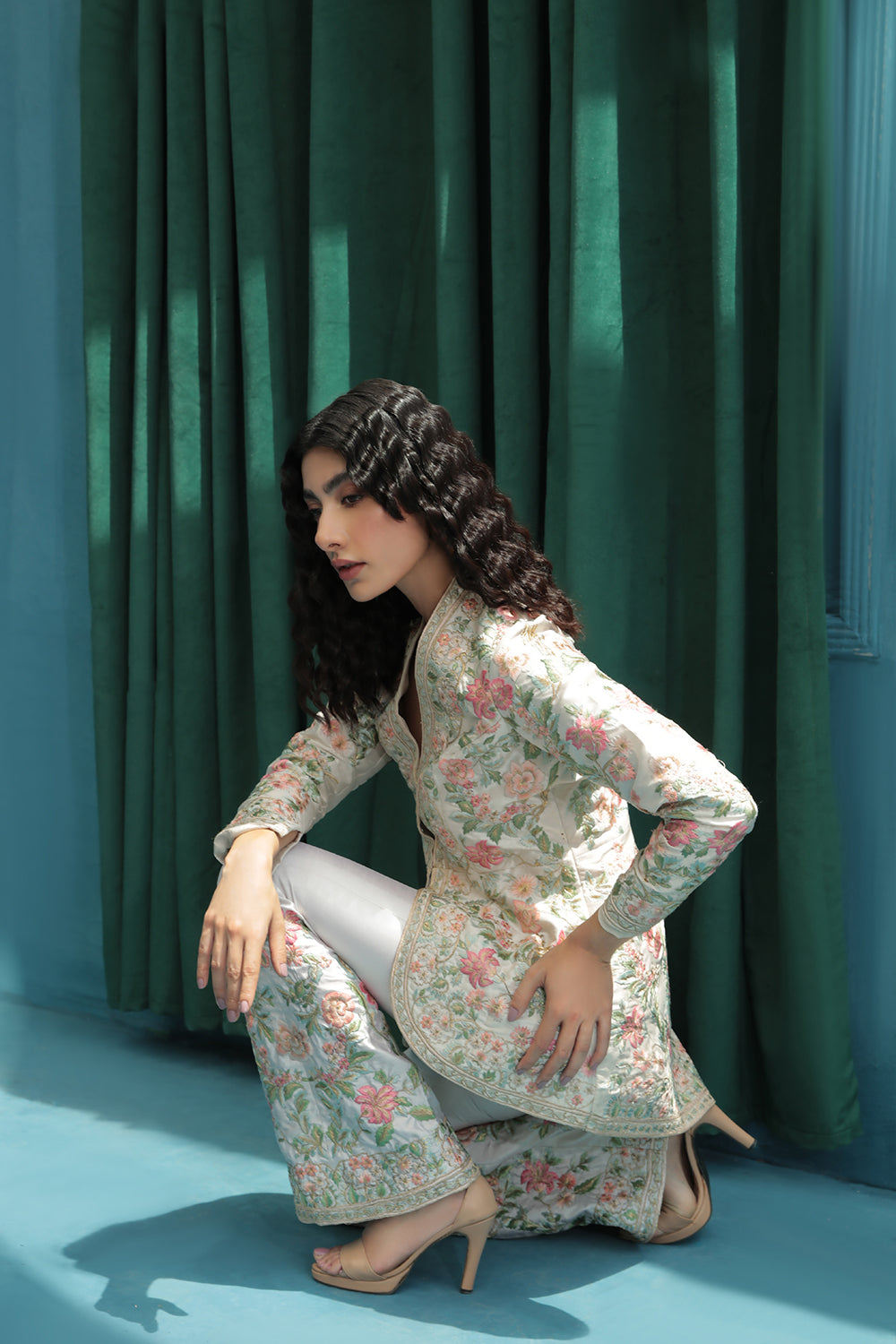 Indian Off-White Embroidered Rod Silk Jacket Set (2-Piece) - Image 2