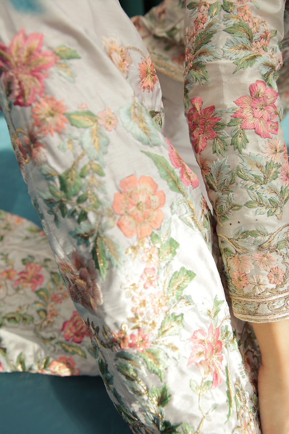 Indian Off-White Embroidered Rod Silk Jacket Set (2-Piece) - Image 4