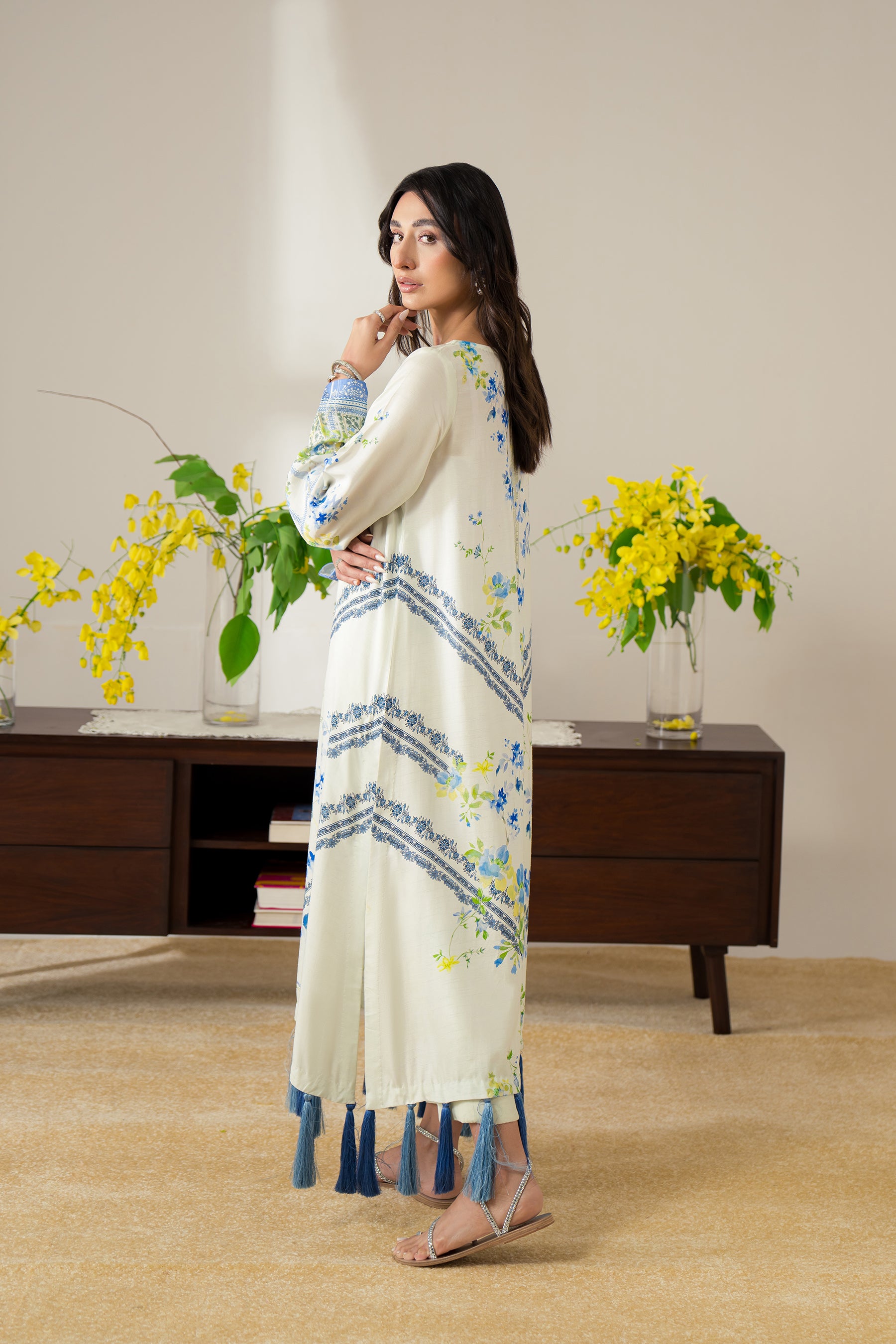 Pakistani Ivory Floral Embellished Silk Kaftan Set (2-Piece) - Image 3