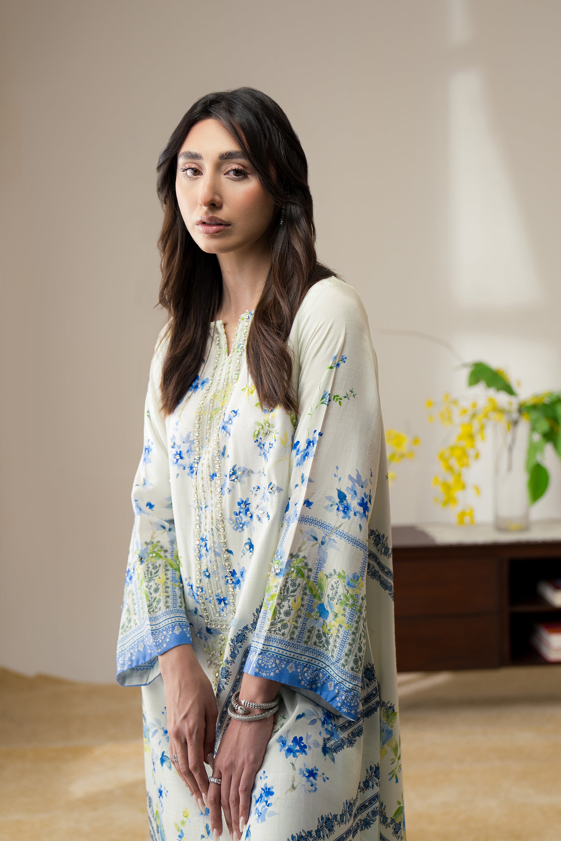 Pakistani Ivory Floral Embellished Silk Kaftan Set (2-Piece) - Image 6