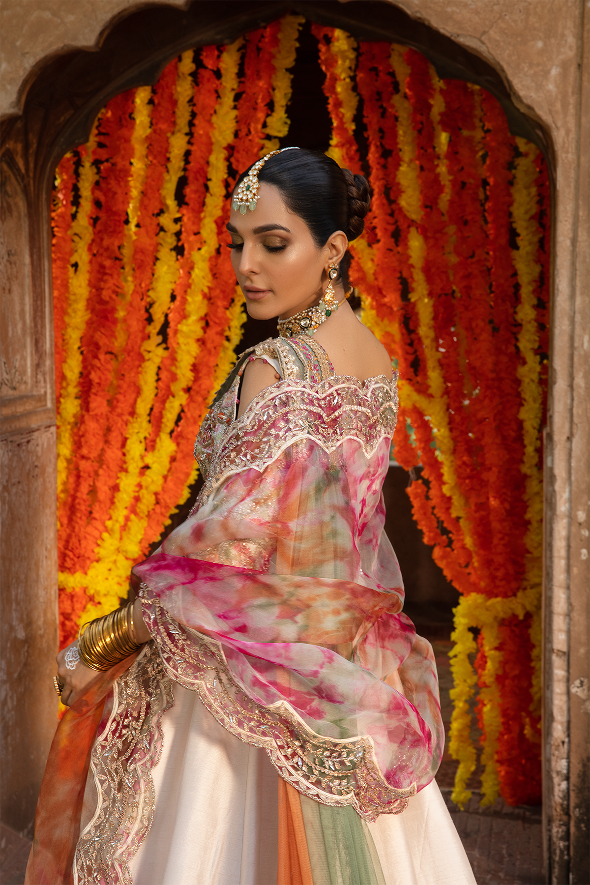 Off-White Embellished Raw Silk Lehnga Choli (3-Piece) - Image 10