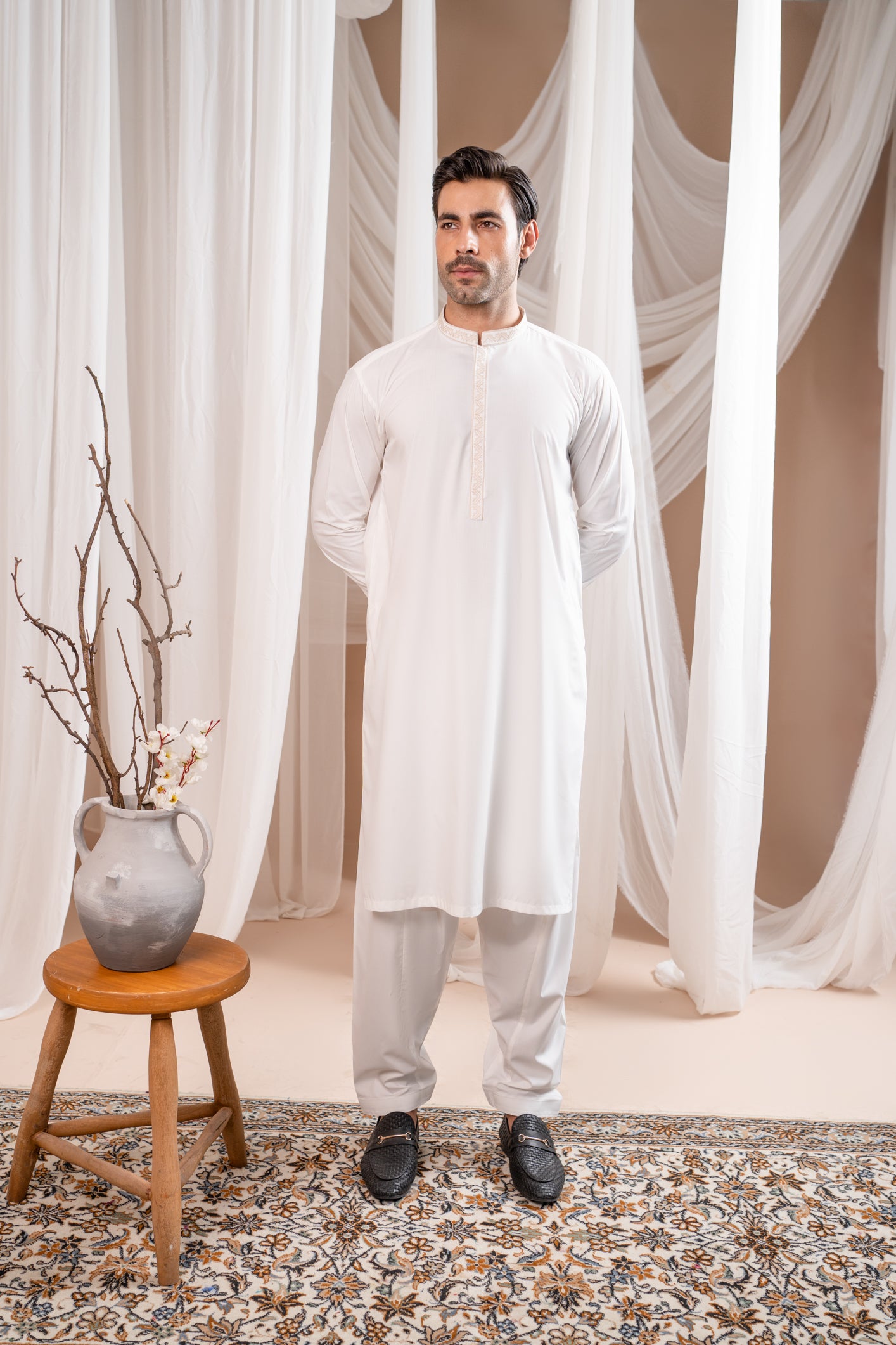 Off White Embroidered Blended Kurta Shalwar (2-Piece) - Image 2