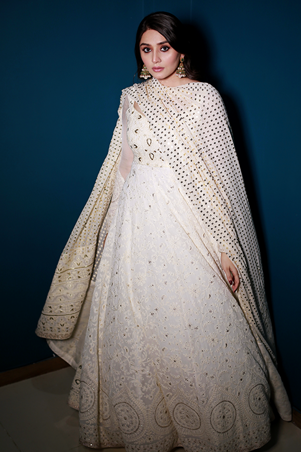 Pakistani Ivory Embroidered Chiffon Silk Pishwas (3-Piece) - Image 2