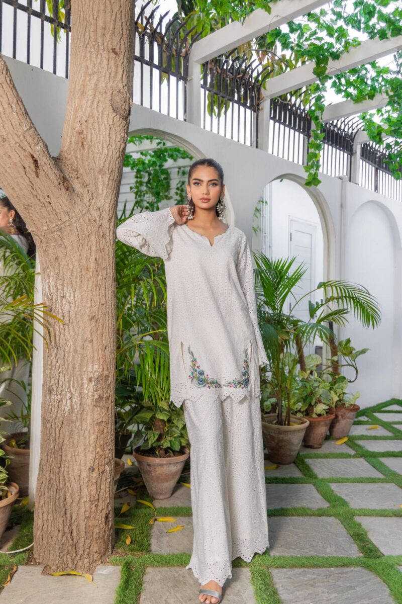 Off-White Chikan Embroidered Cotton Kurta Set (2-Piece) - Image 1