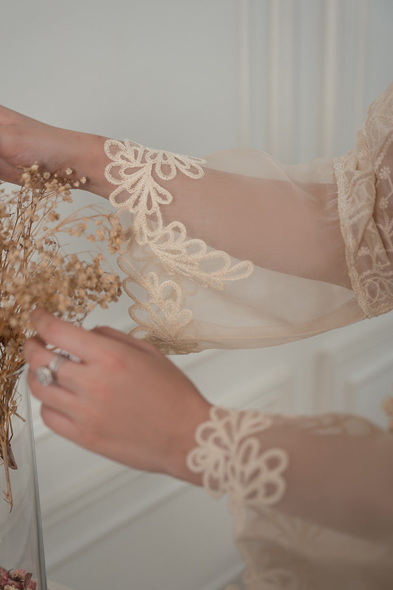 Off-White Chikankari Silk Salwar Kameez (3-Piece) - Image 3