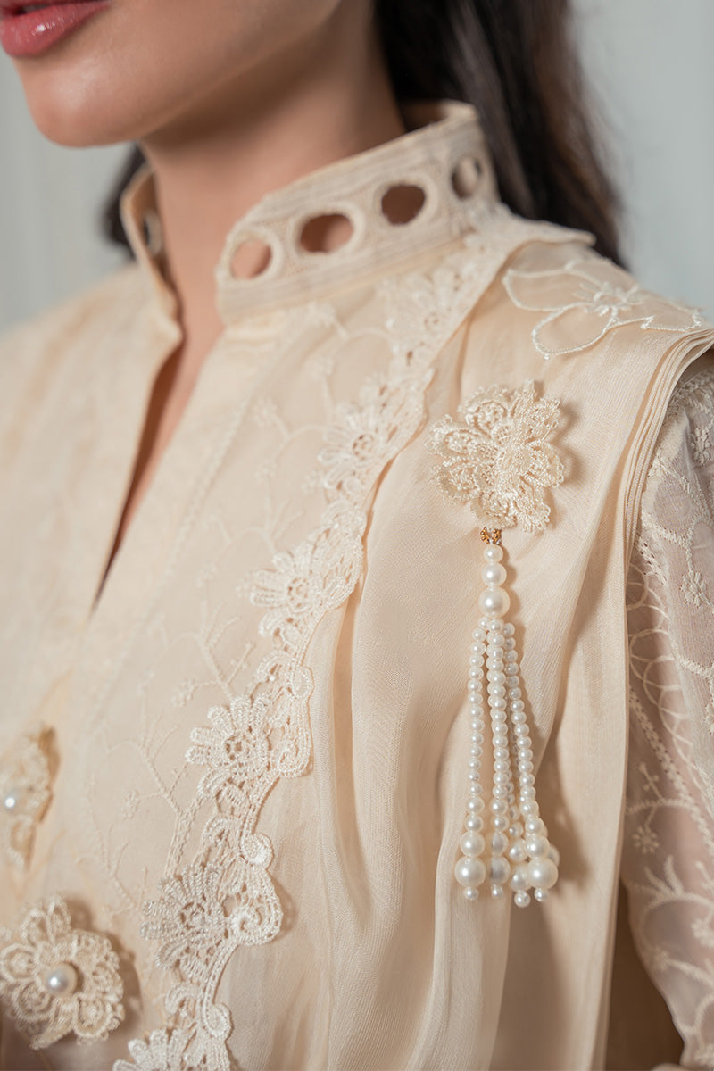 Pakistani Off-White Chikankari Silk Salwar Kameez (3-Piece) - Image 4