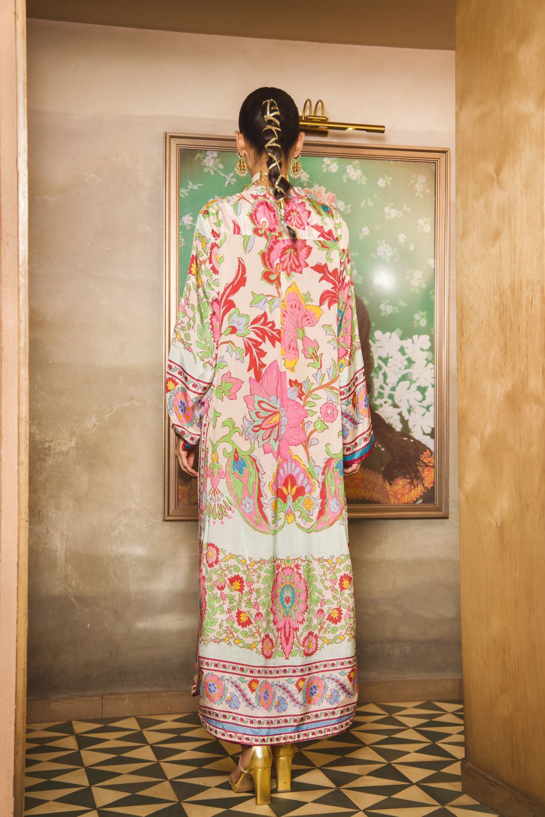 Pakistani Off-White Multicolour Printed Crepe Silk Salwar Kameez (2-Piece) - Image 4