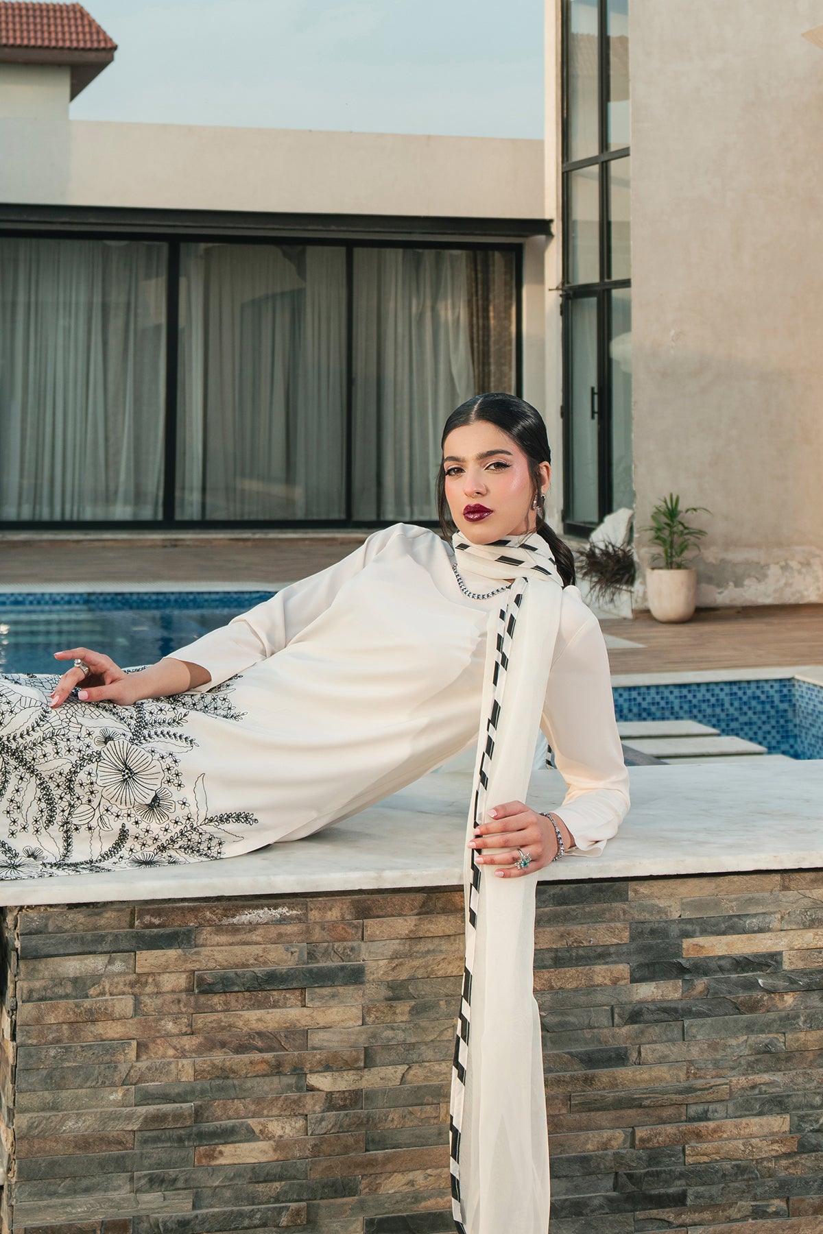 Pakistani Ivory Embroidered Grip Silk Kurta Set (3-Piece) - Image 7