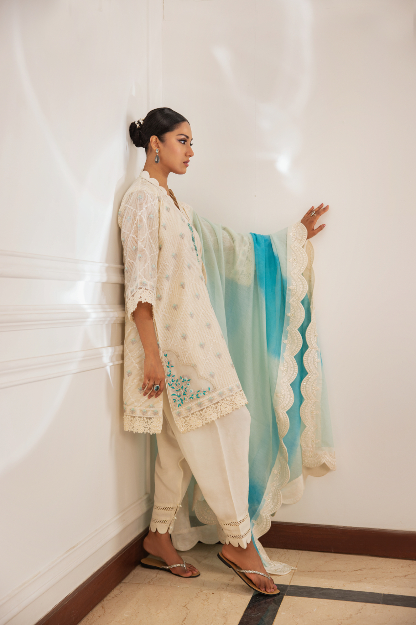 Off-White Embroidered Khaddi Net Kurta Set (3-Piece) - Image 4
