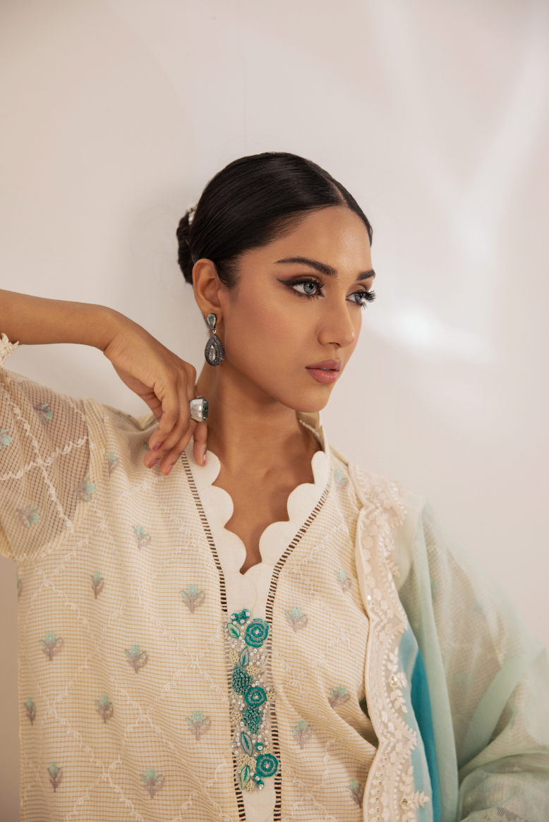 Off-White Embroidered Khaddi Net Kurta Set (3-Piece) - Image 5