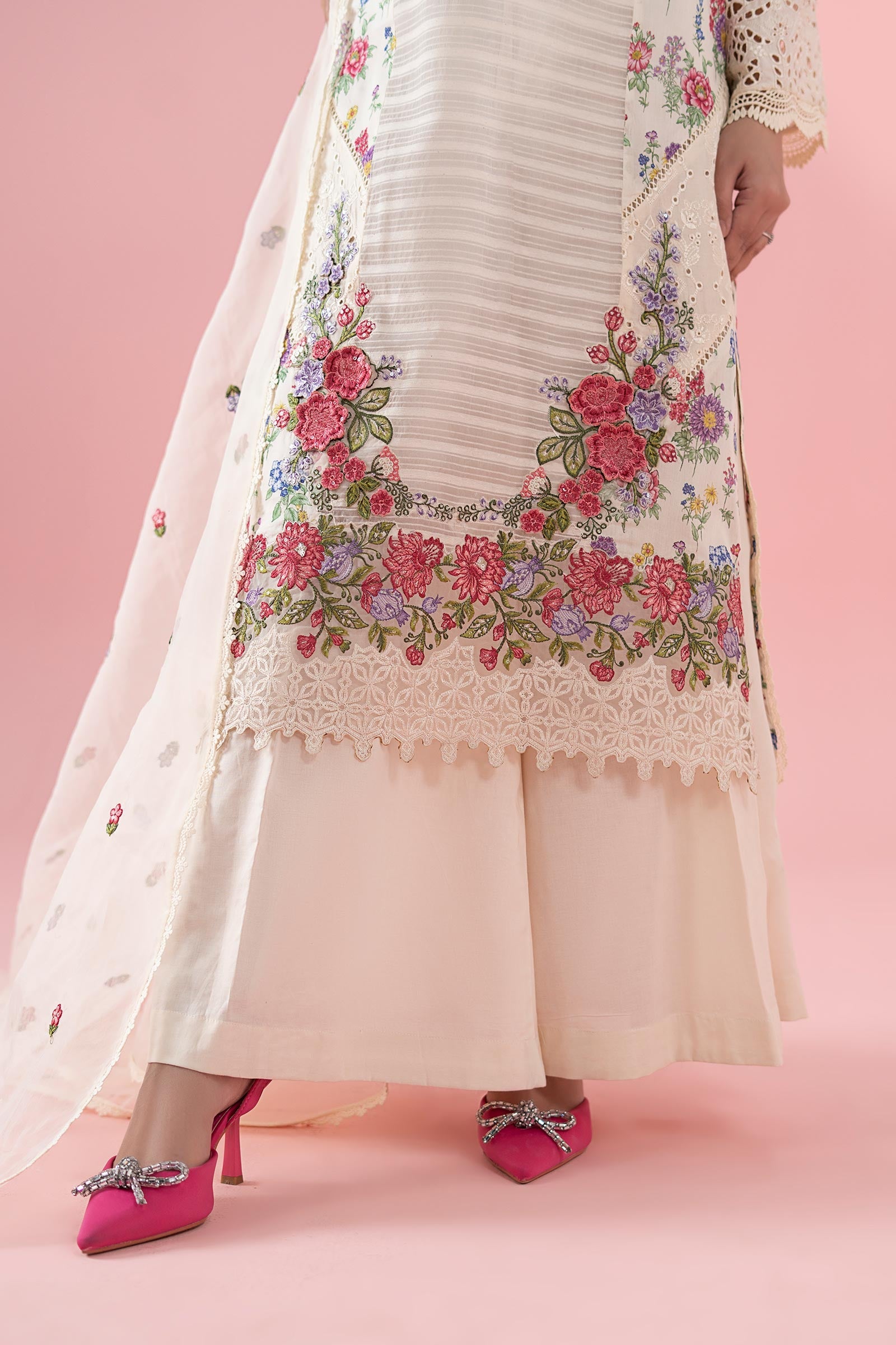 Pakistani Off-White Embroidered Lawn & Organza Salwar Kameez (3-Piece) - Image 4