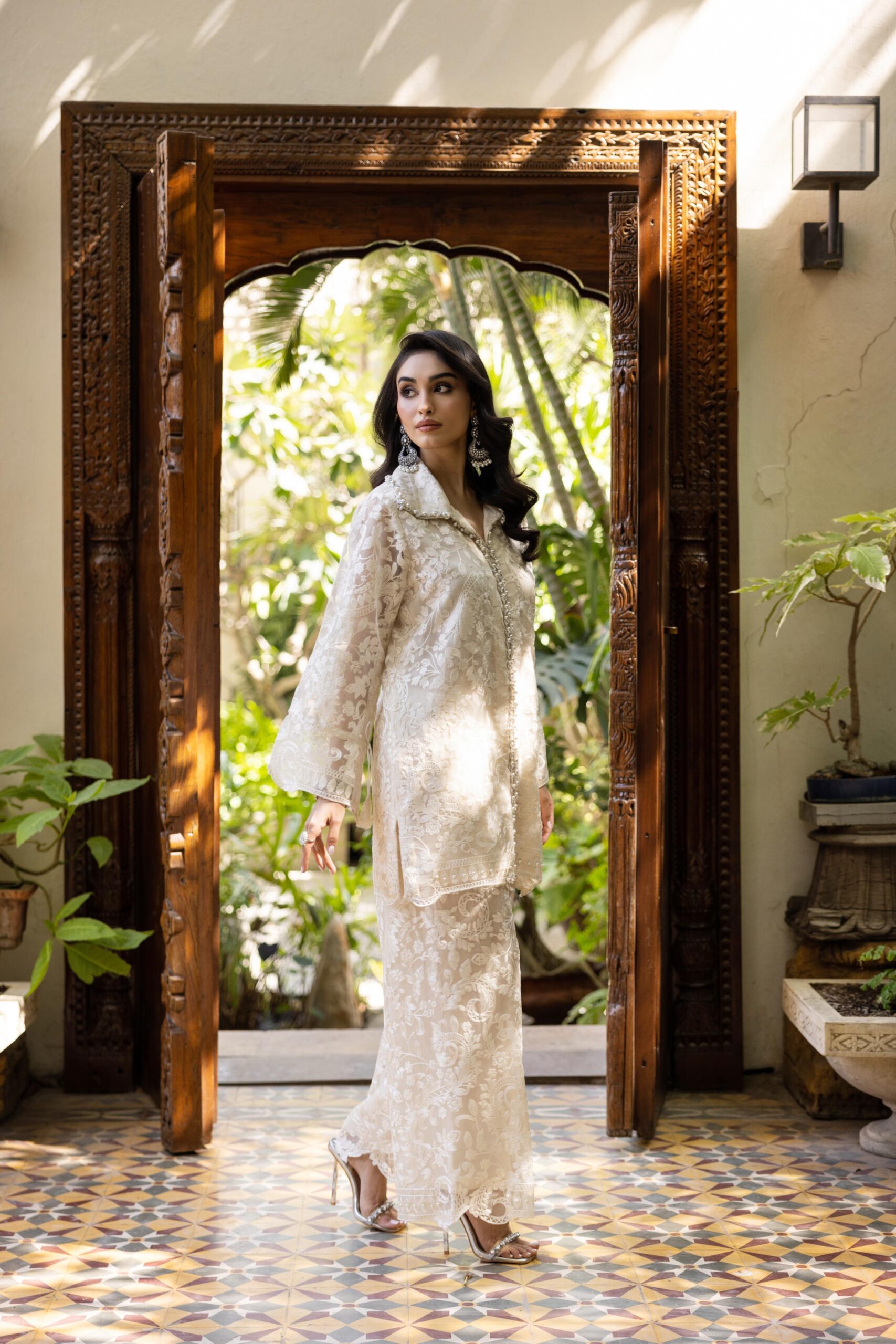 Off-White Dorri Embroidered Pure Organza Kurta Set (2-Piece) - Image 3