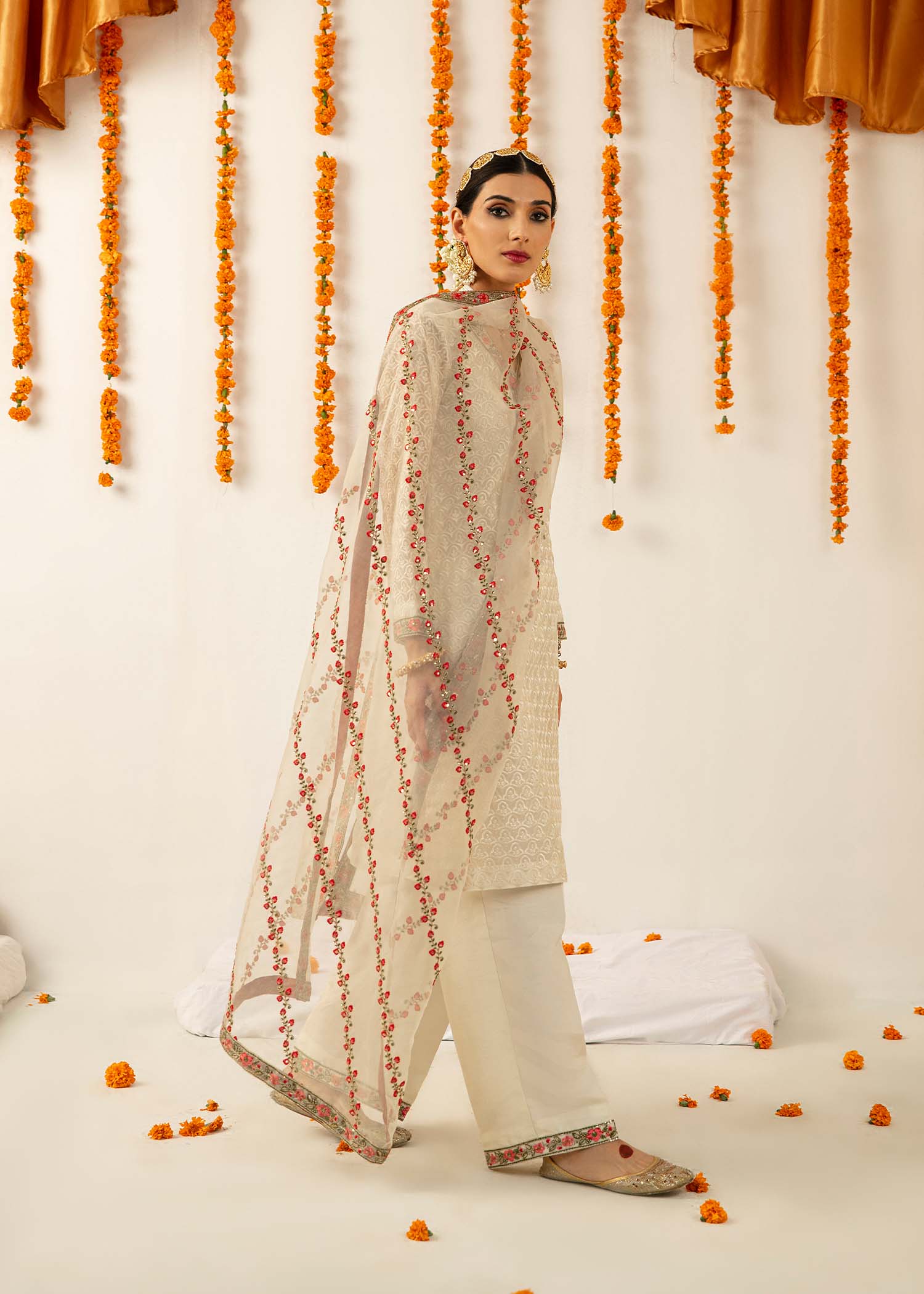 Pakistani Ivory Floral Embroidered Organza & Silk Kurta Set (3-Piece) - Image 1