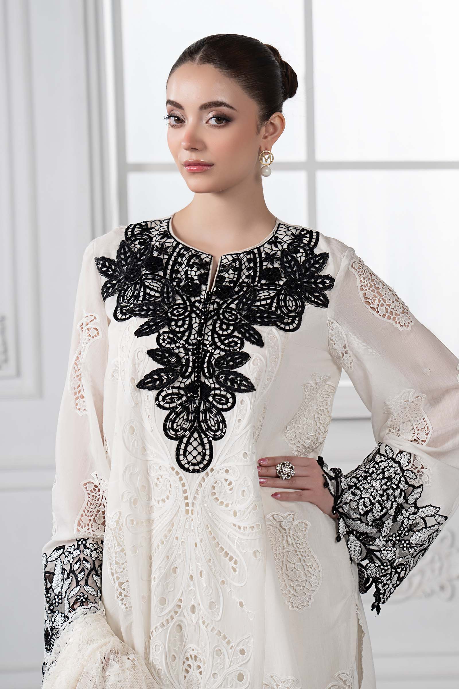 Pakistani Off-White Embroidered Paper Cotton 3-Piece Suit - Image 4