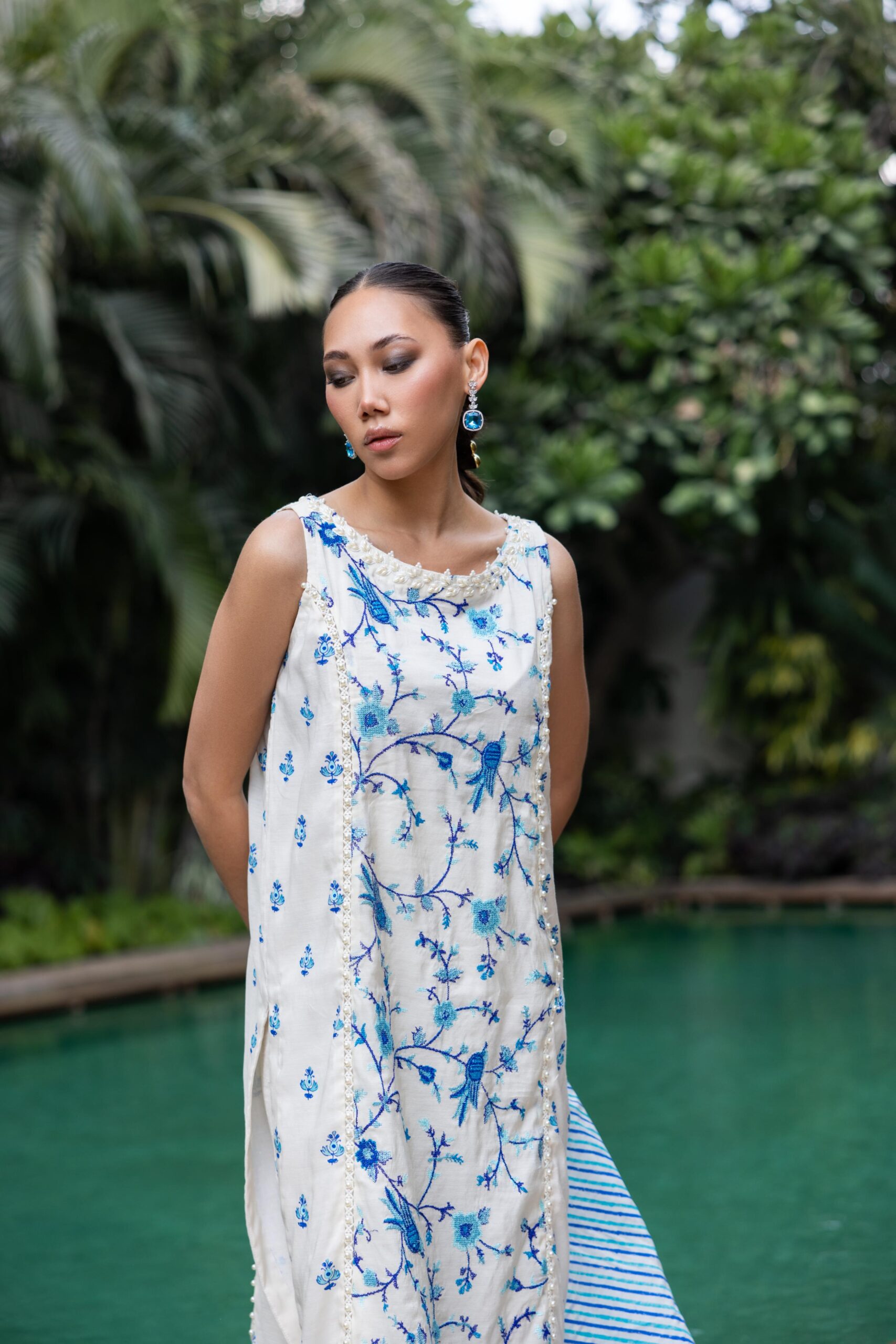 Pakistani Off-White Embroidered Silk Kurta Set (3-Piece) - Image 5