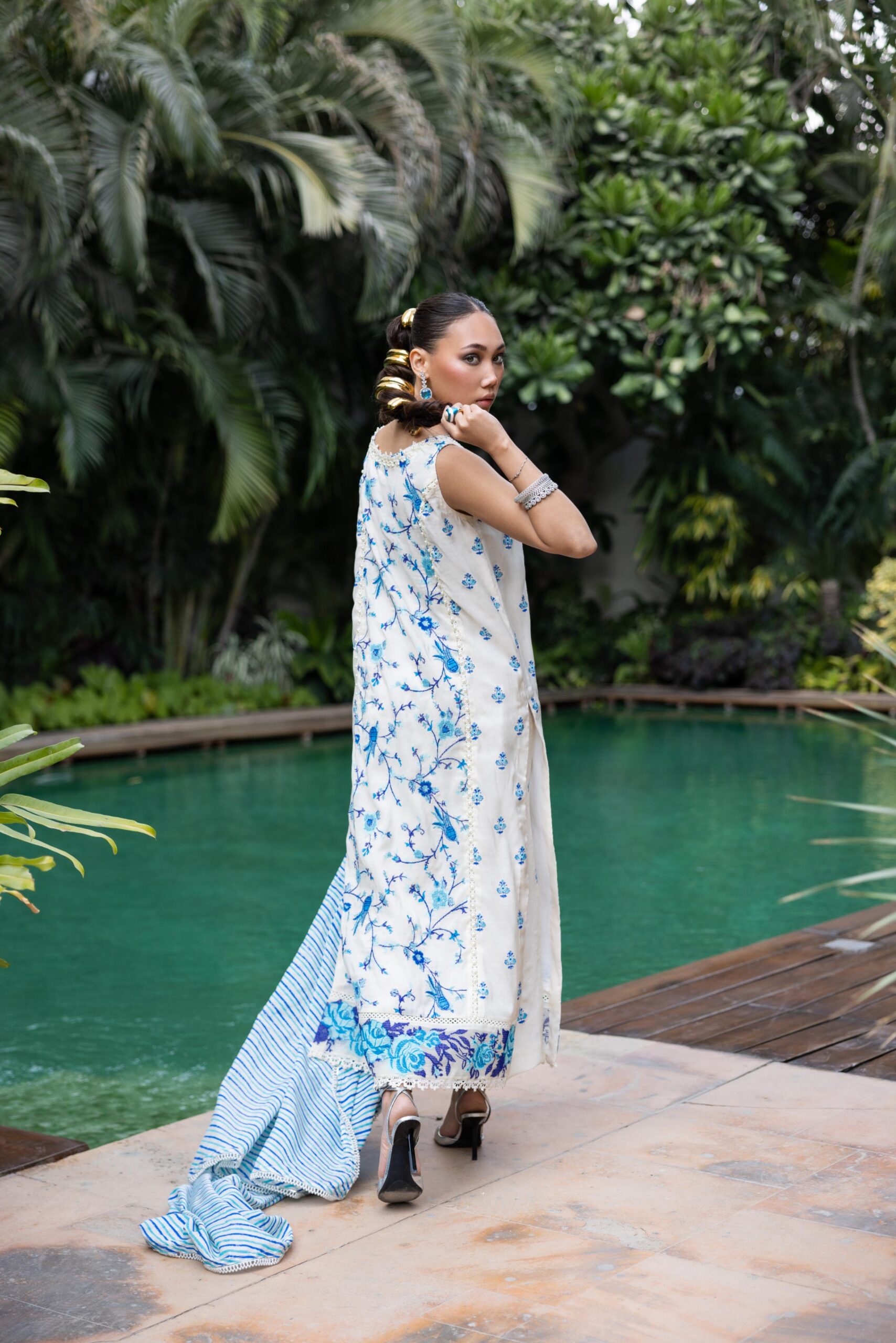 Pakistani Off-White Embroidered Silk Kurta Set (3-Piece) - Image 6