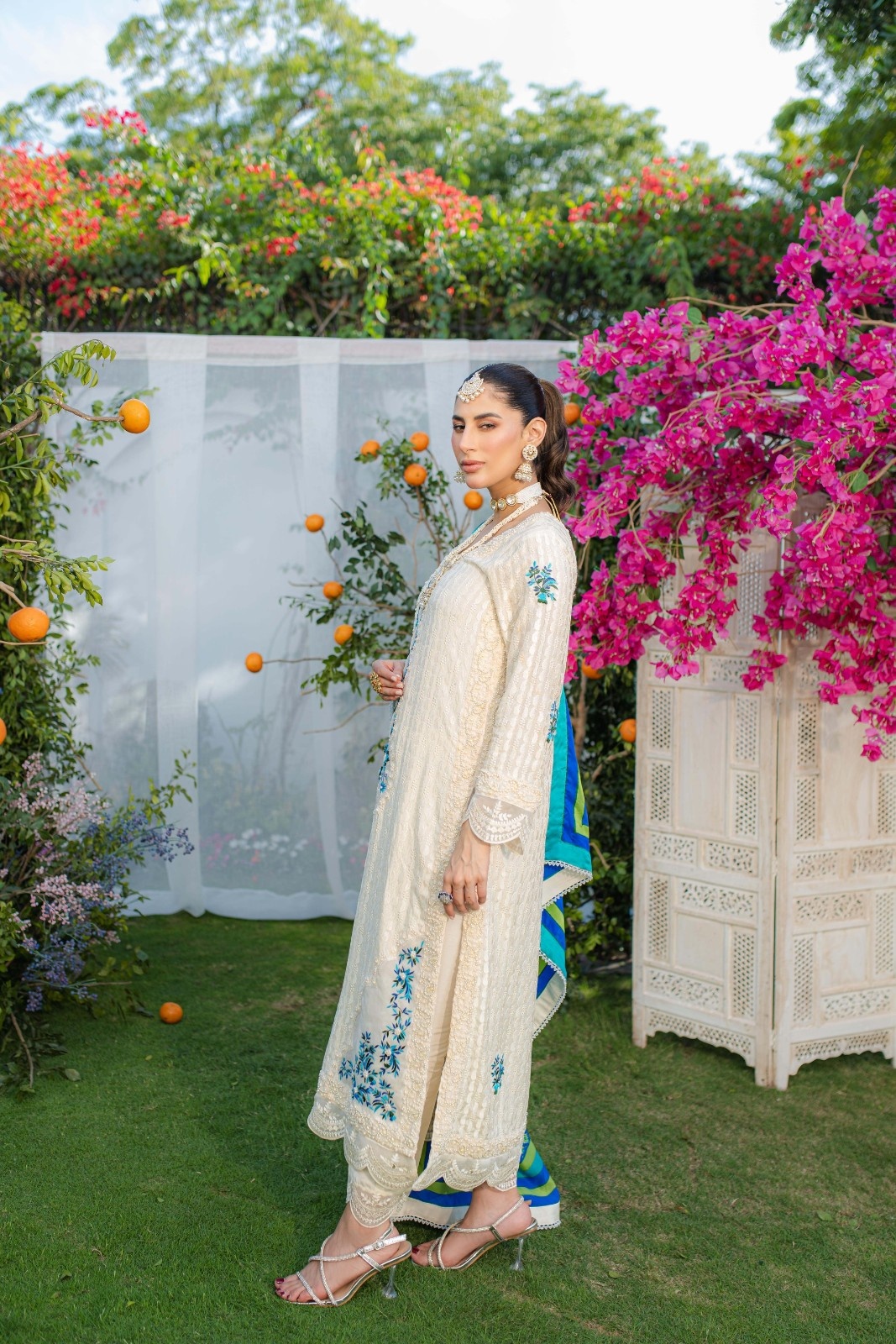 Off-White Embroidered Raw Silk Kurta Set (3-Piece) - Image 5