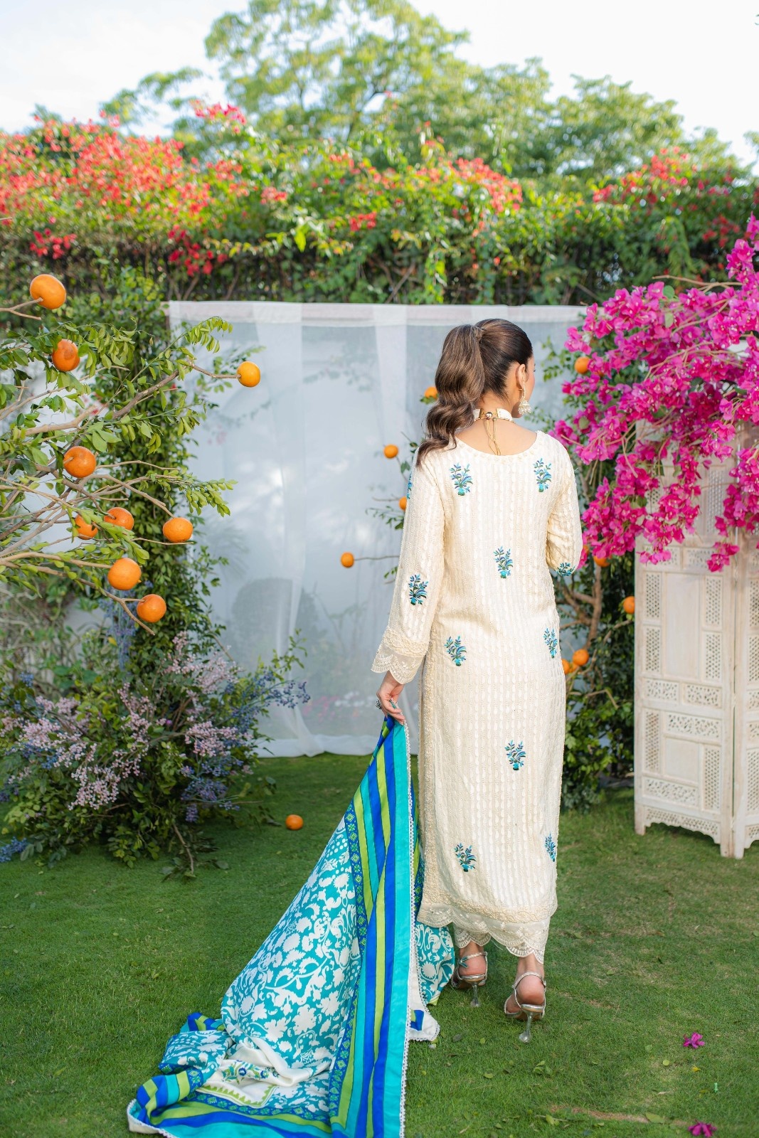 Off-White Embroidered Raw Silk Kurta Set (3-Piece) - Image 6