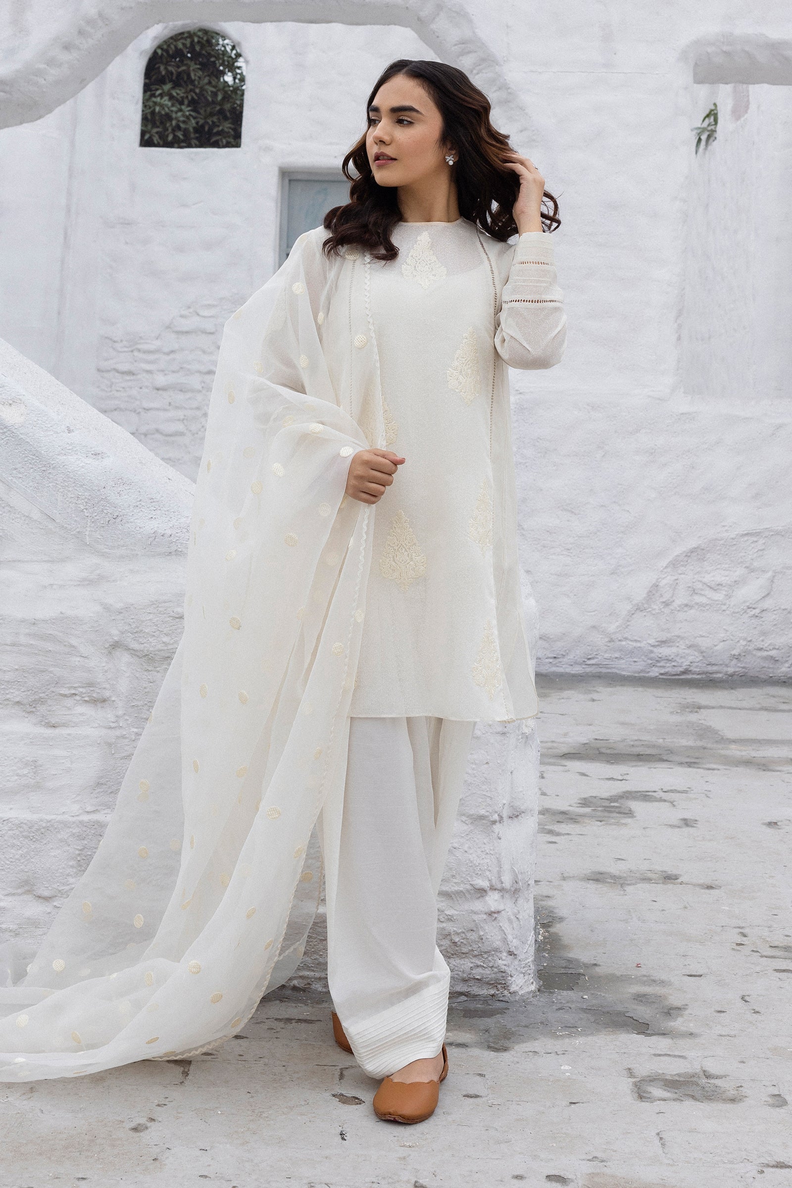 Pakistani Ivory Embroidered 3-Piece Salwar Kameez - Image 2