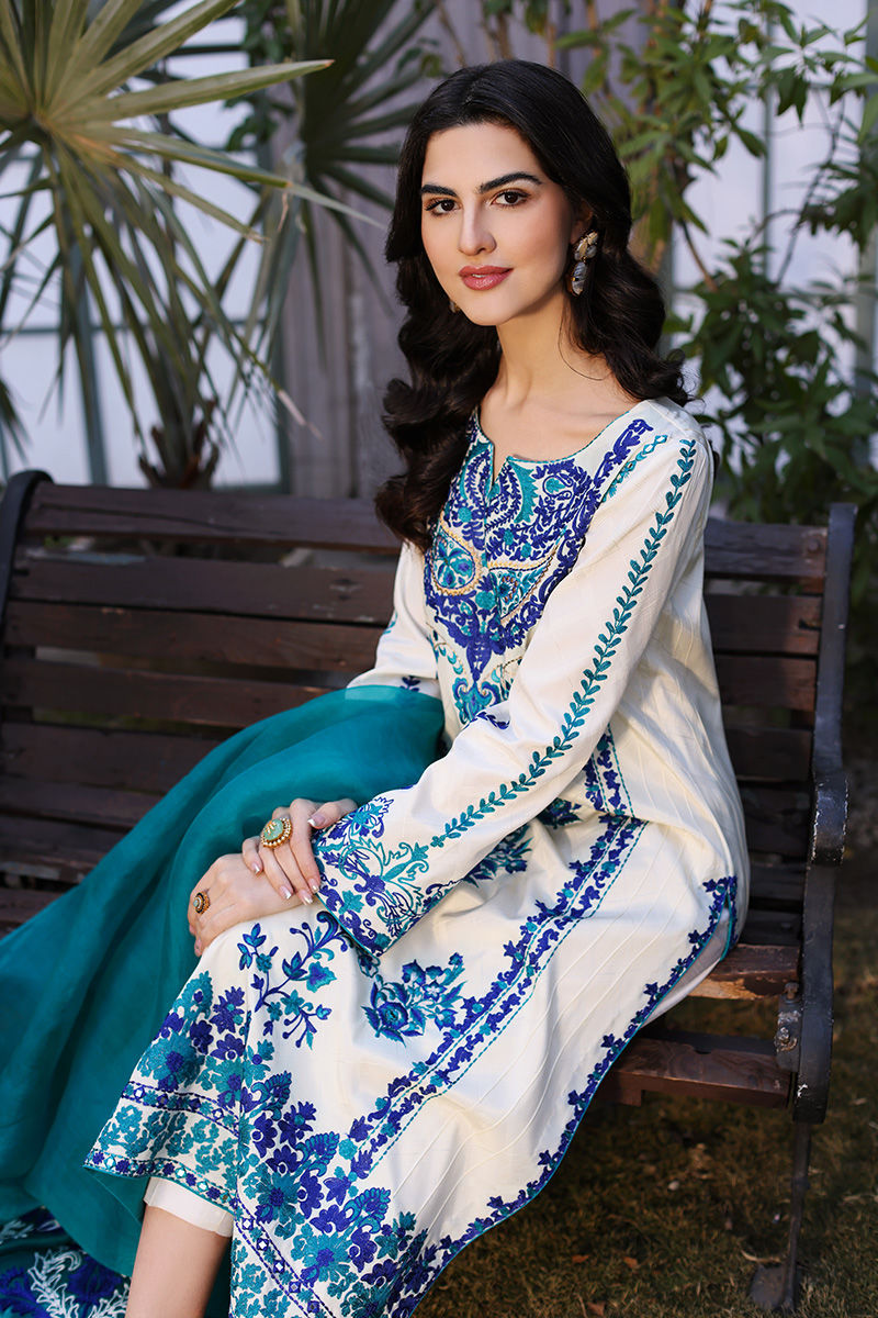 Pakistani Ivory Aari Embroidered Silk Salwar Kameez (3-Piece) - Image 5