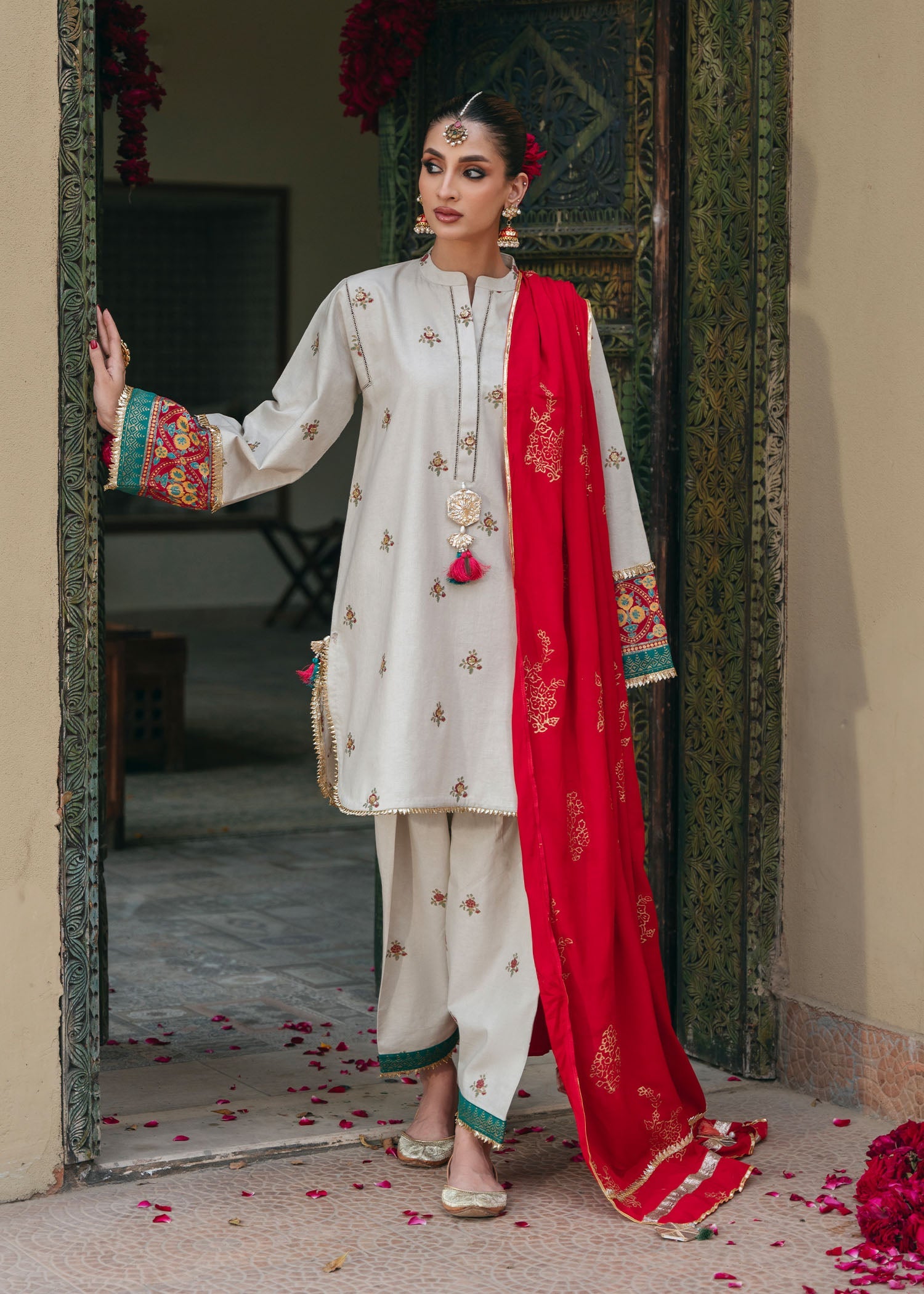 Off-White Gota Appliqué Silk Kurta Set (3-Piece) - Image 1