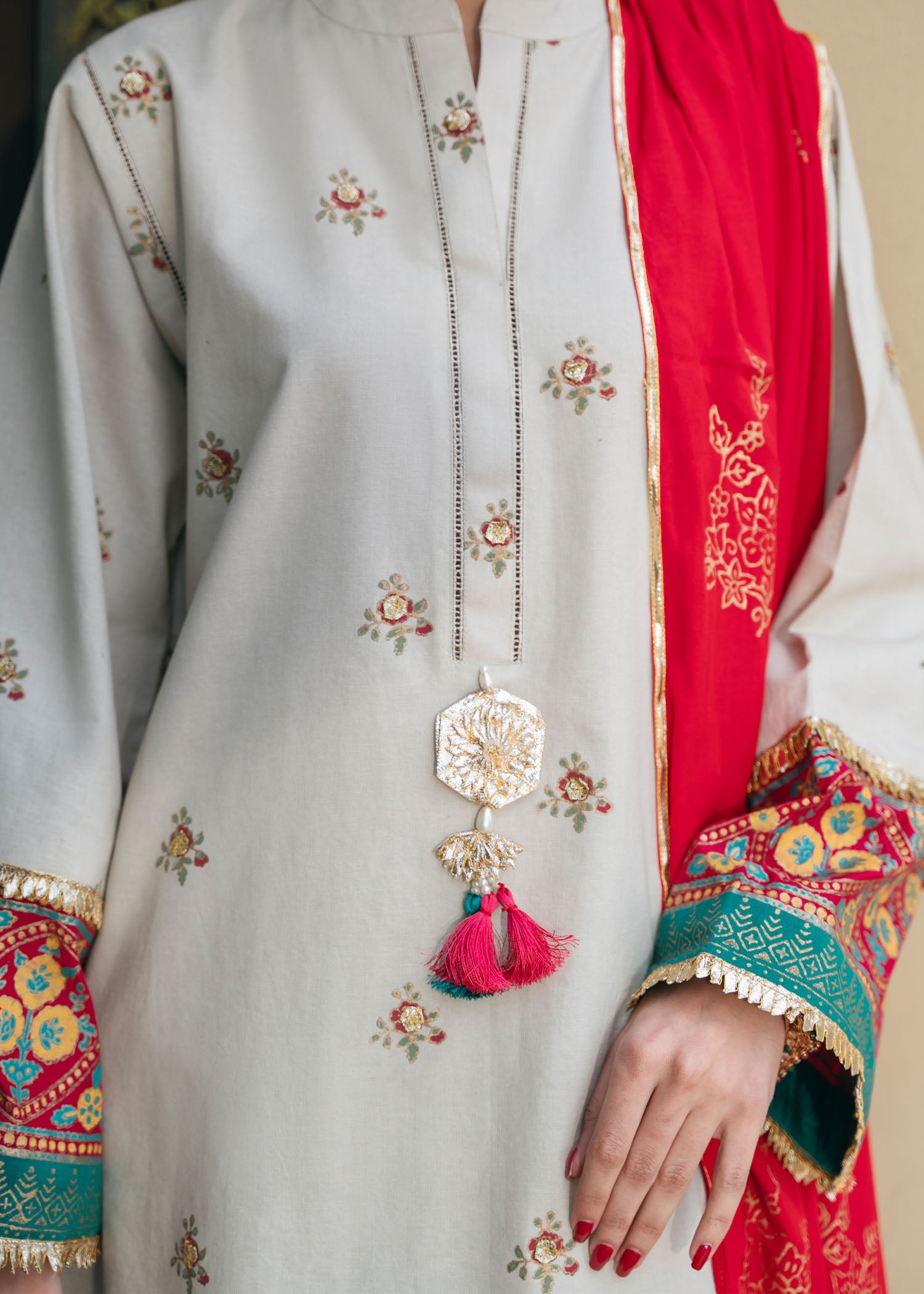 Off-White Gota Appliqué Silk Kurta Set (3-Piece) - Image 2