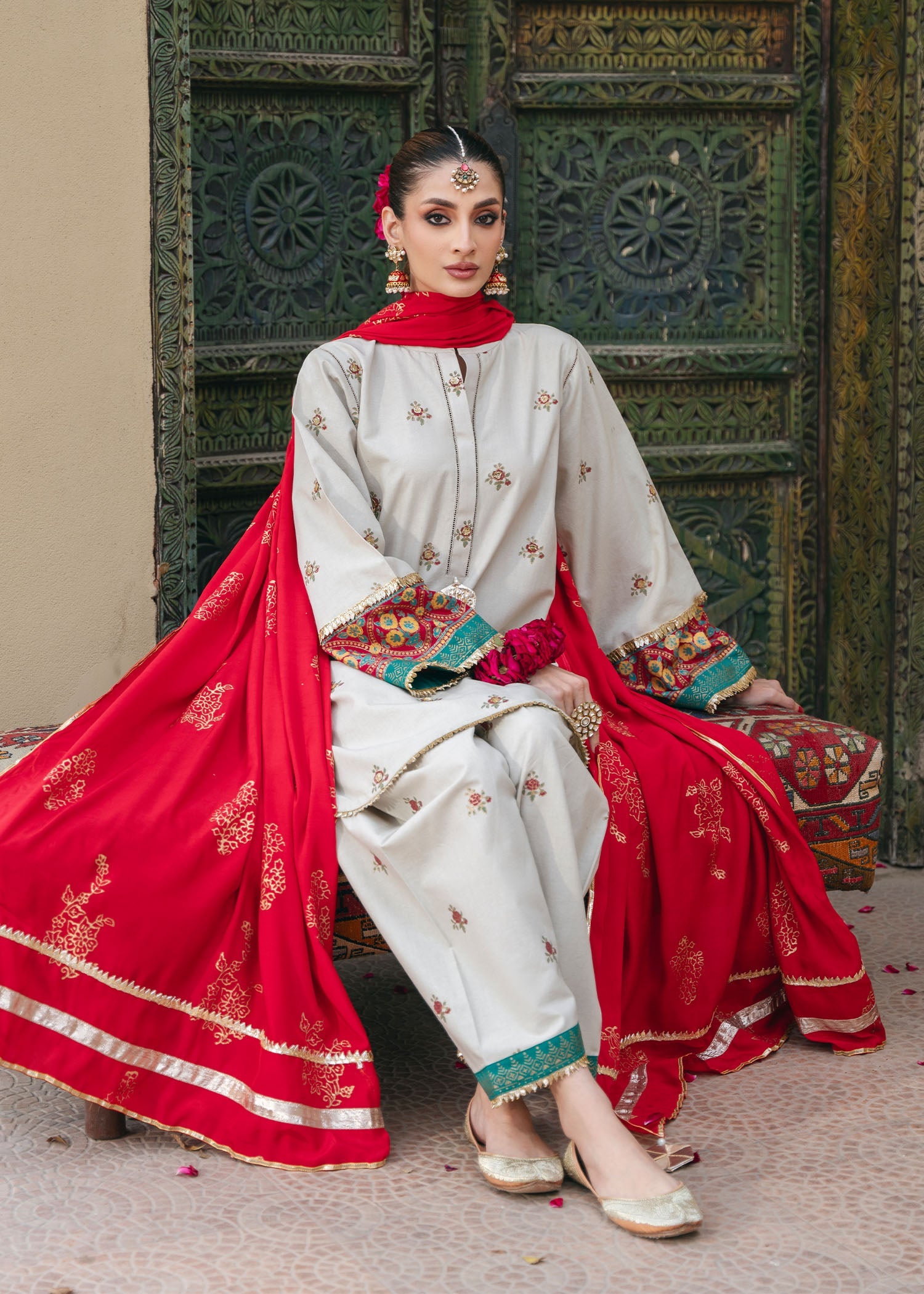 Off-White Gota Appliqué Silk Kurta Set (3-Piece) - Image 6