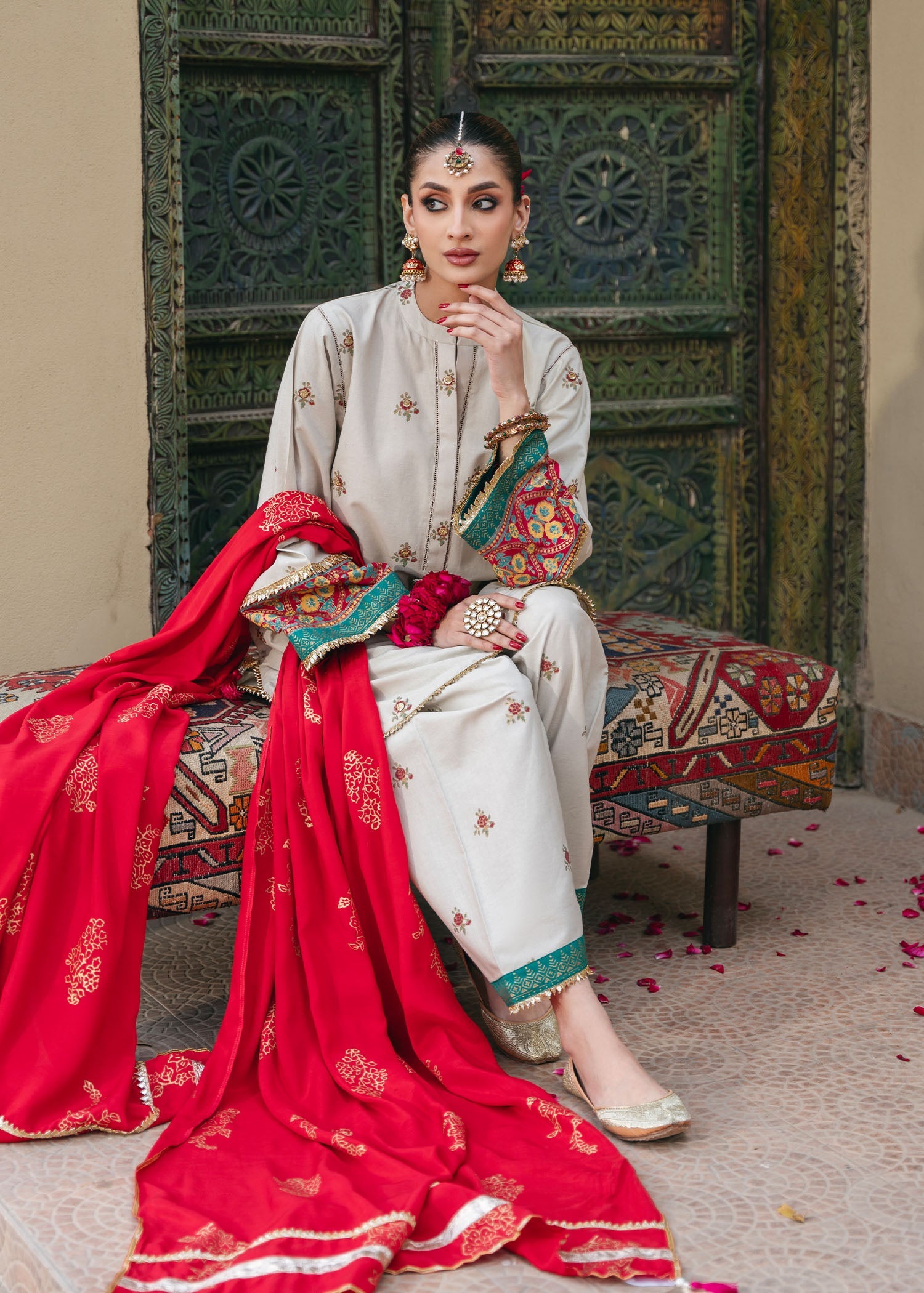 Off-White Gota Appliqué Silk Kurta Set (3-Piece) - Image 7