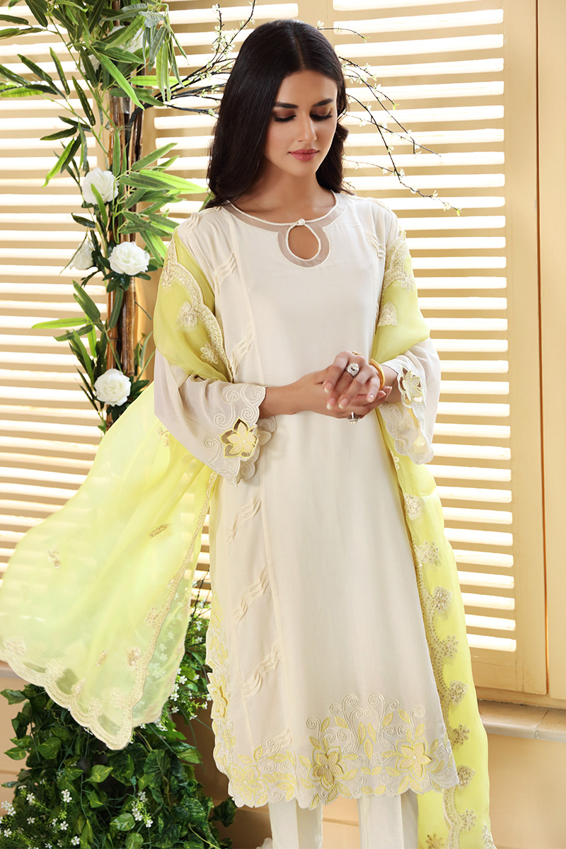 Ivory 3D Embroidered Swiss Lawn Salwar Kameez (3-Piece) - Image 12