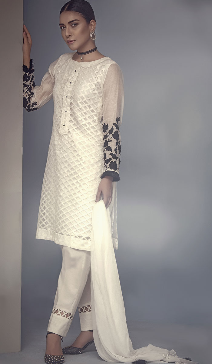Ivory Embroidered Textured Kurta Set (3-Piece) - Image 1