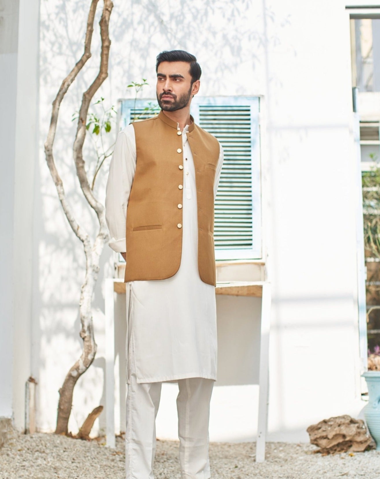 Off White Blended Waistcoat Kurta (3-Piece) - Image 3