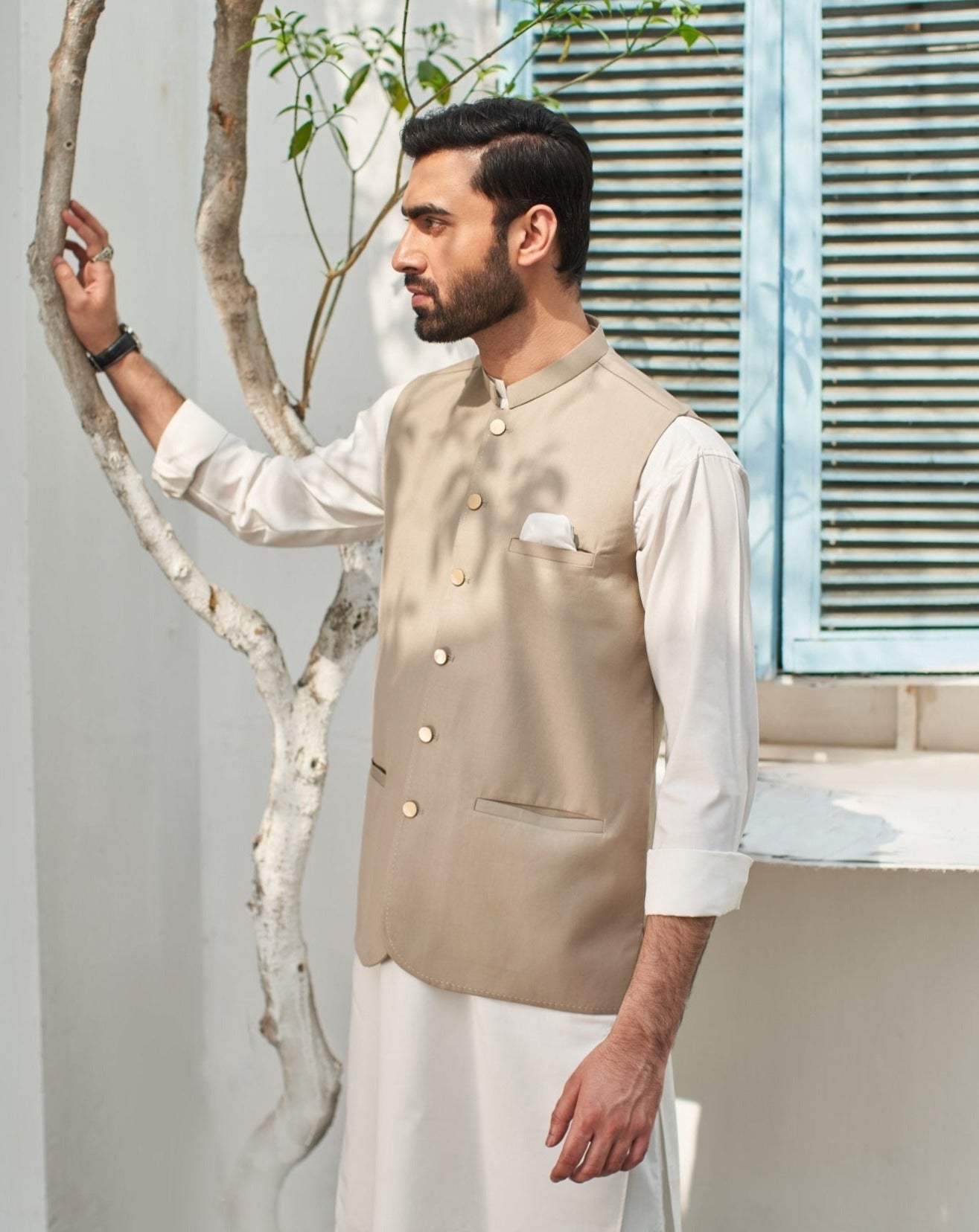 Off White Blended Waistcoat Kurta 3-Piece - Image 1