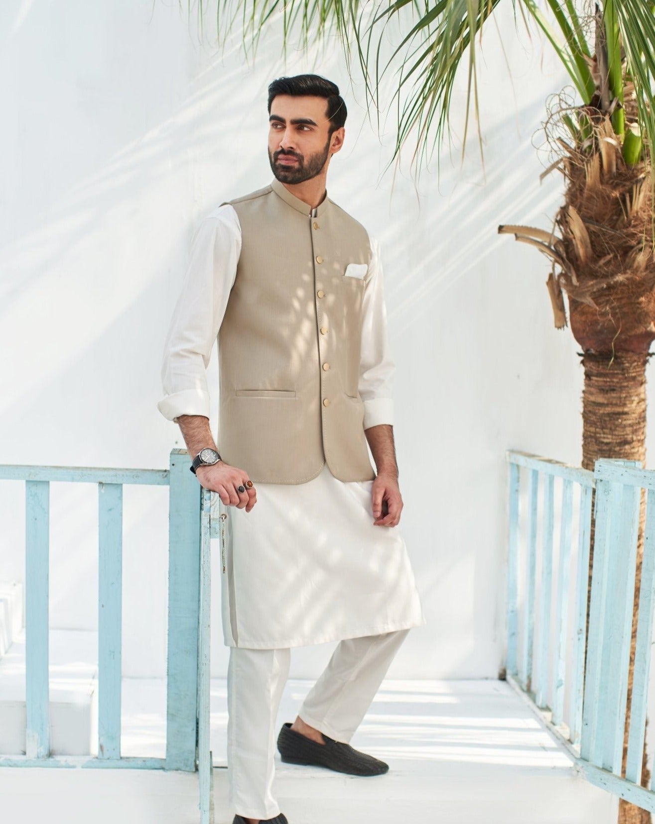 Off White Blended Waistcoat Kurta 3-Piece - Image 2