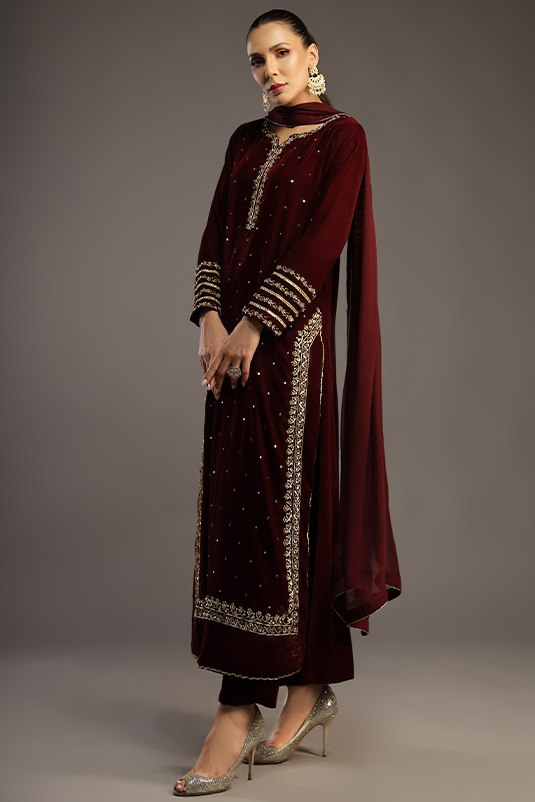Pakistani Maroon Embroidered Velvet Kaftan Set (3-Piece) - Image 3