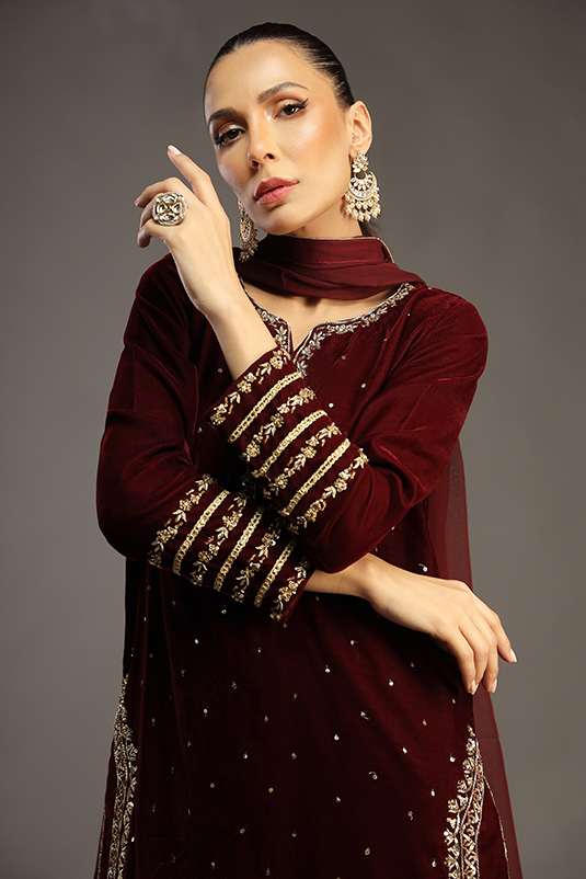 Pakistani Maroon Embroidered Velvet Kaftan Set (3-Piece) - Image 4