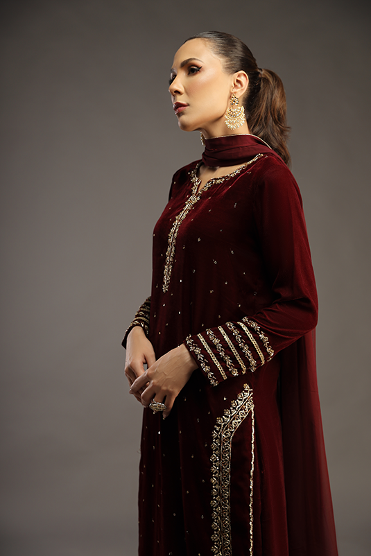 Pakistani Maroon Embroidered Velvet Kaftan Set (3-Piece) - Image 6