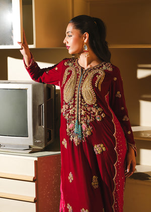 Pakistani Maroon Embellished Velvet Kaftan (1-Pc) - Image 5