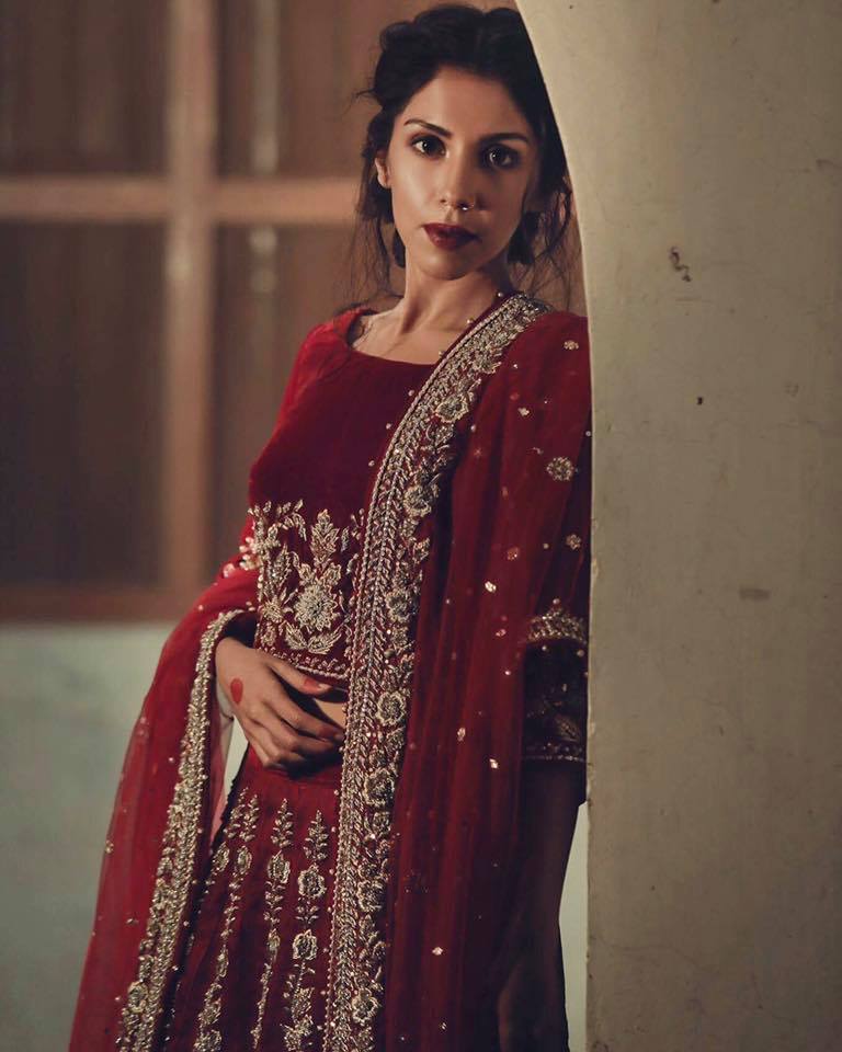 Burgundy Red Hand-Embellished Organza Bridal Lehenga (3-Piece) - Image 2