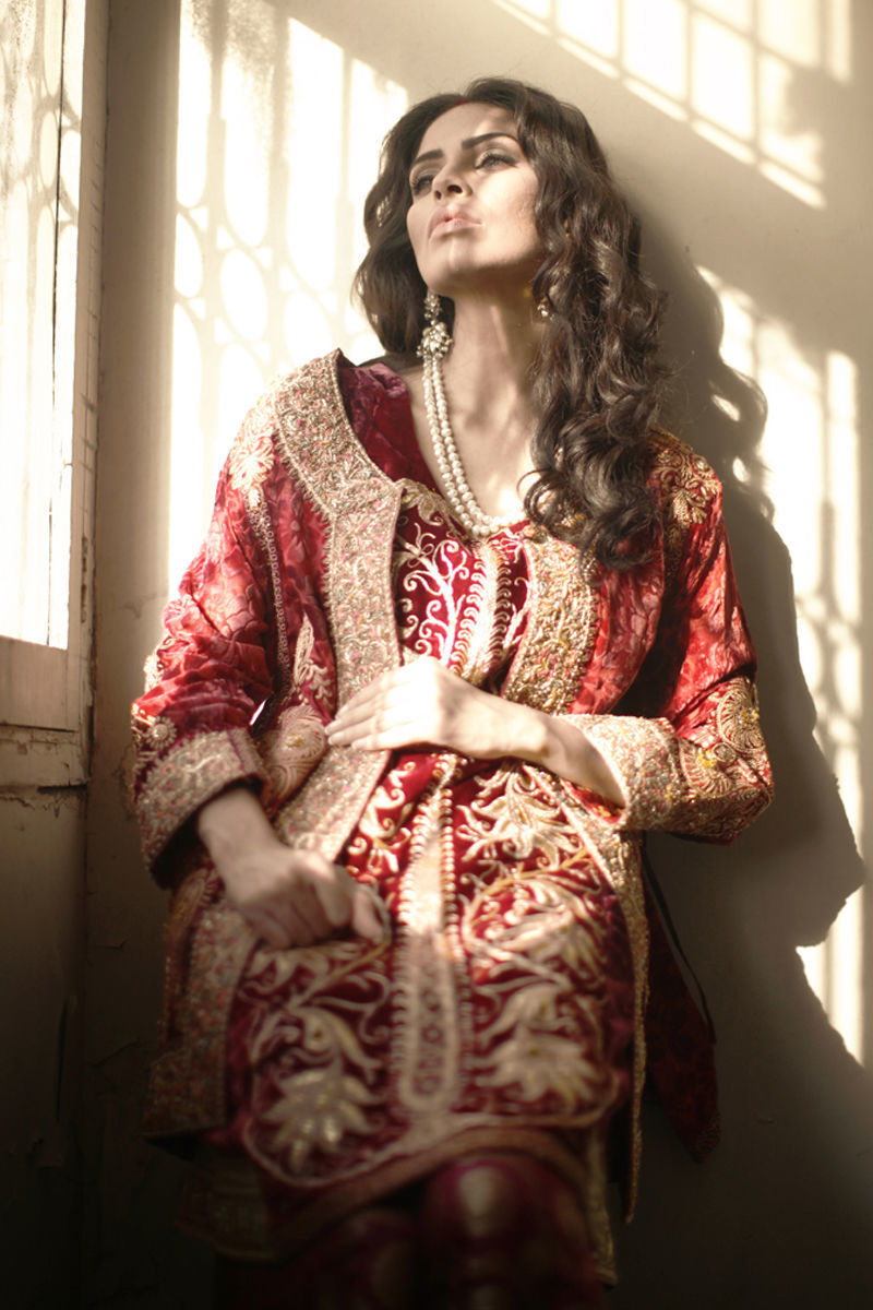 Maroon Embroidered Double Palachi & Brocade Lehenga (3-Piece) - Image 5