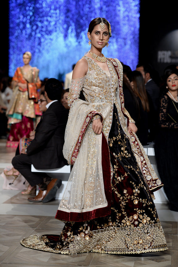 Pakistani Maroon Gold Zardozi Velvet & Net Bridal Lehenga (3-Piece) - Image 3