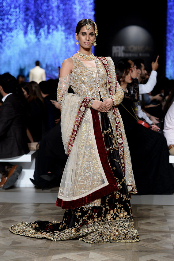 Pakistani Maroon Gold Zardozi Velvet & Net Bridal Lehenga (3-Piece) - Image 4