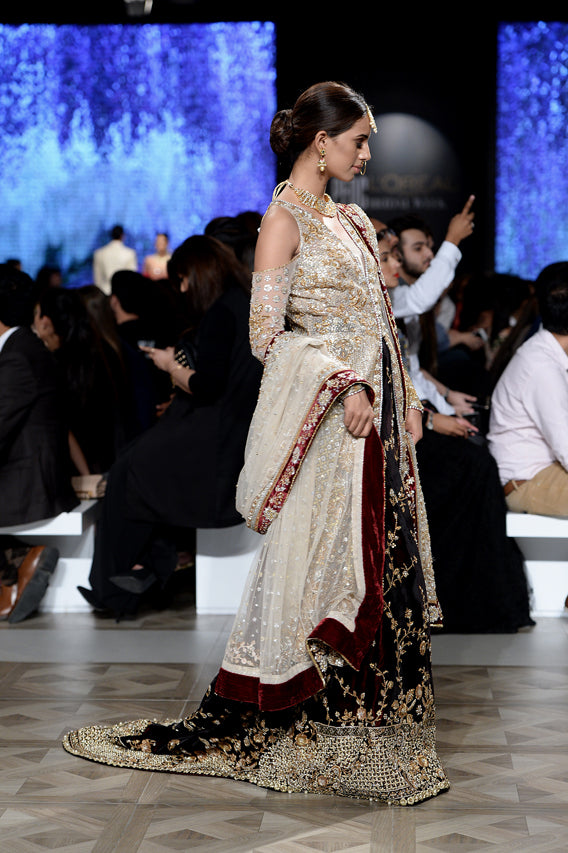 Pakistani Maroon Gold Zardozi Velvet & Net Bridal Lehenga (3-Piece) - Image 5