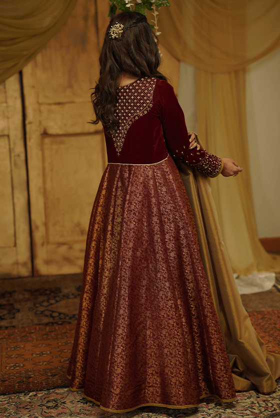 Pakistani Maroon Kora Dabka Velvet Pishwas (2-Piece) - Image 1