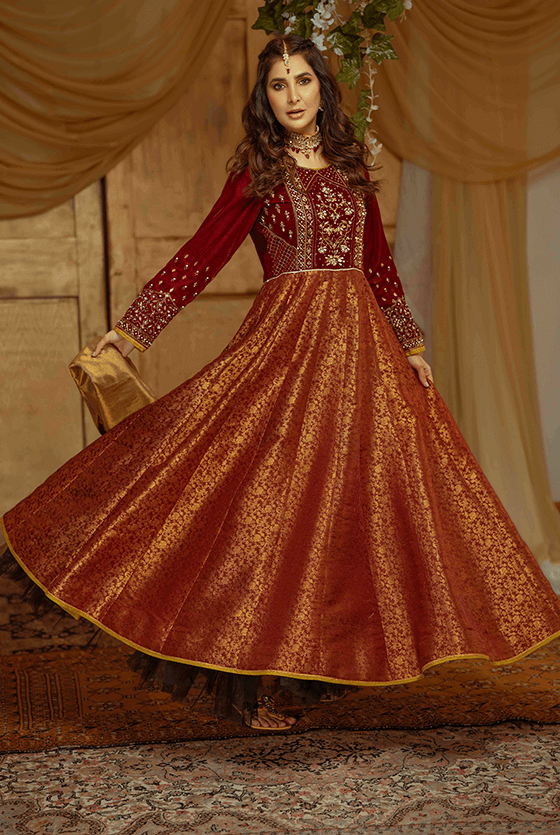Pakistani Maroon Kora Dabka Velvet Pishwas (2-Piece) - Image 3