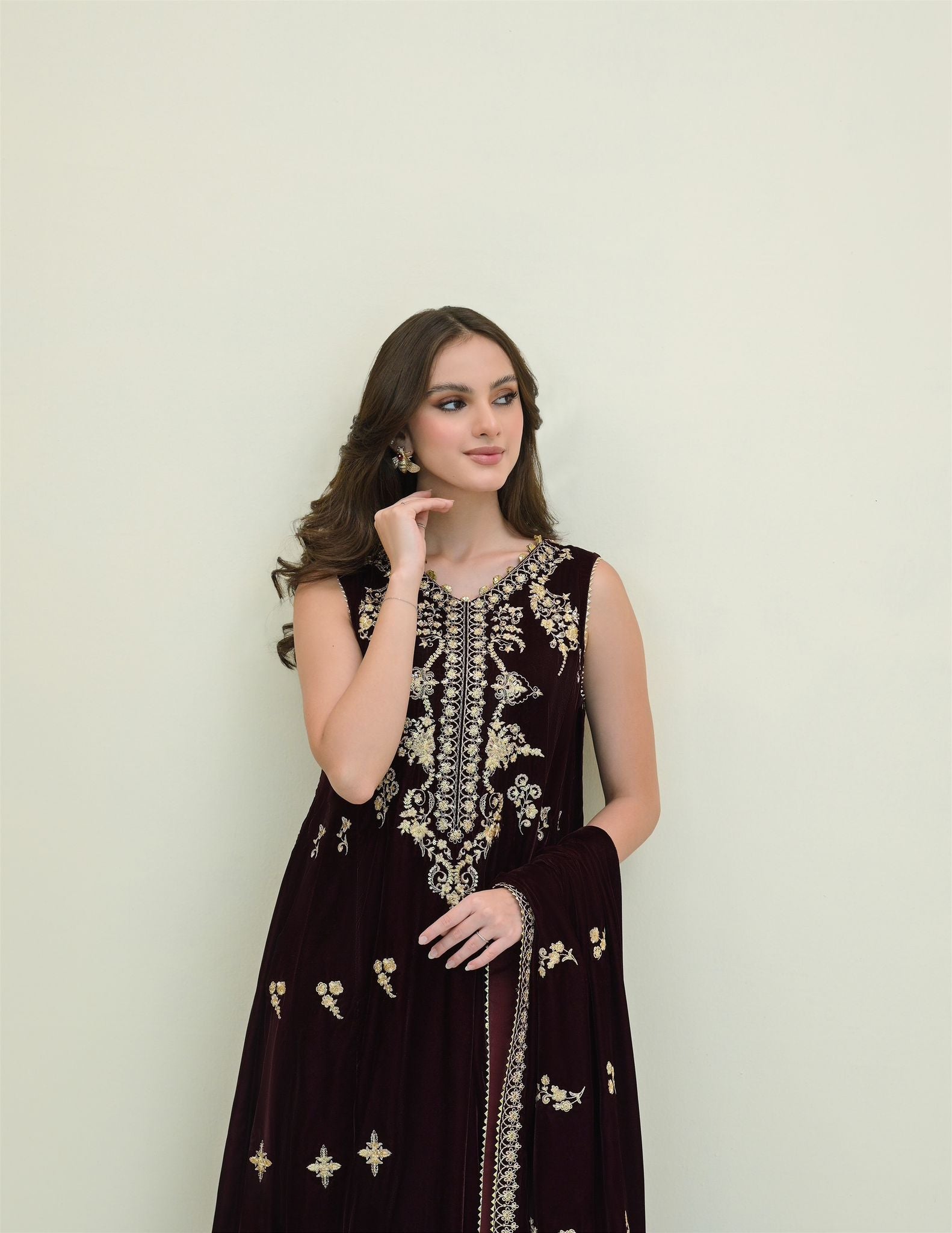 Maroon Zari Embroidered Velvet Pishwas (3-Piece) - Image 3